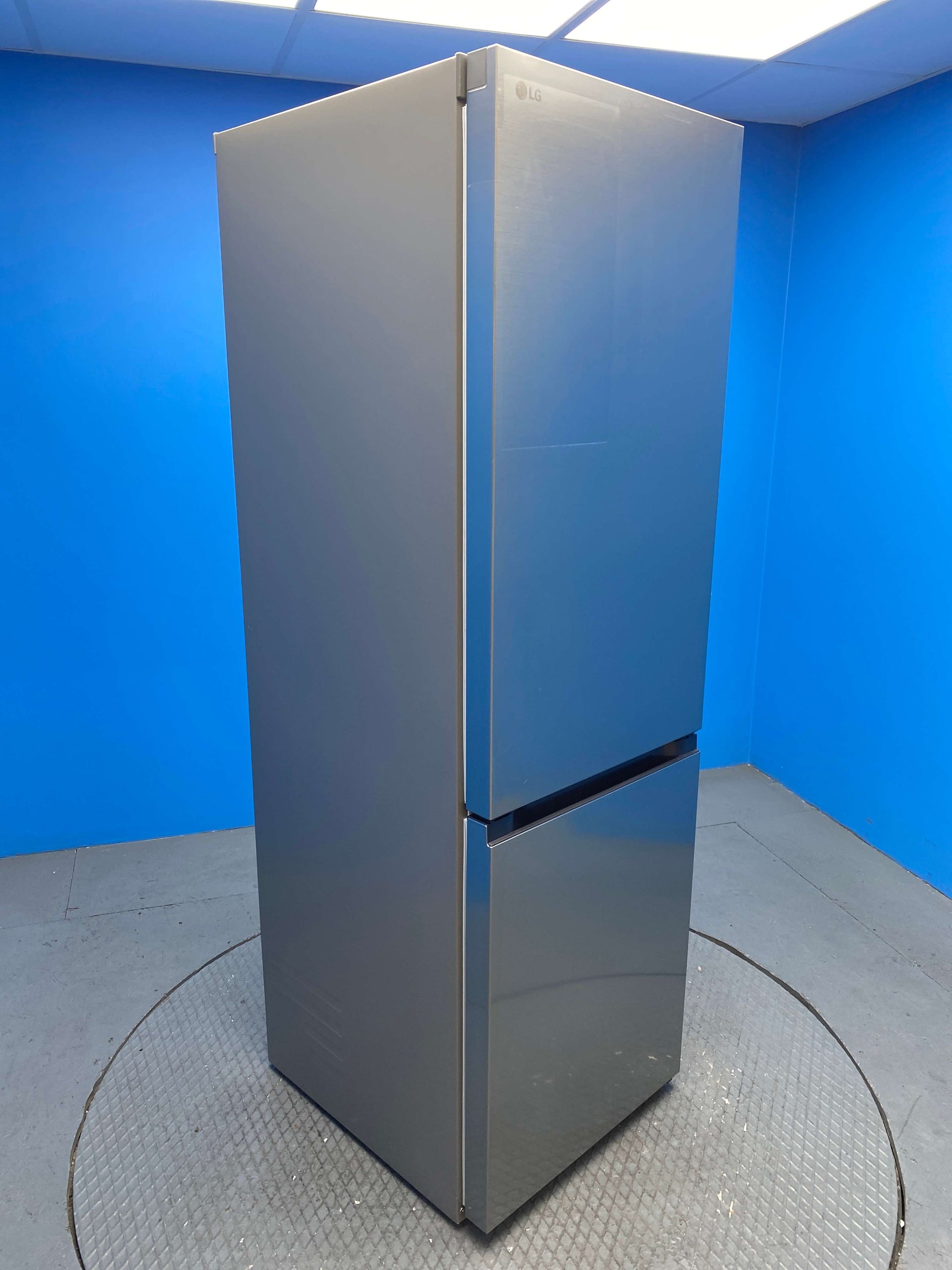 LG GBV3100DPY 344L Frost Free Fridge Freezer with DoorCooling+