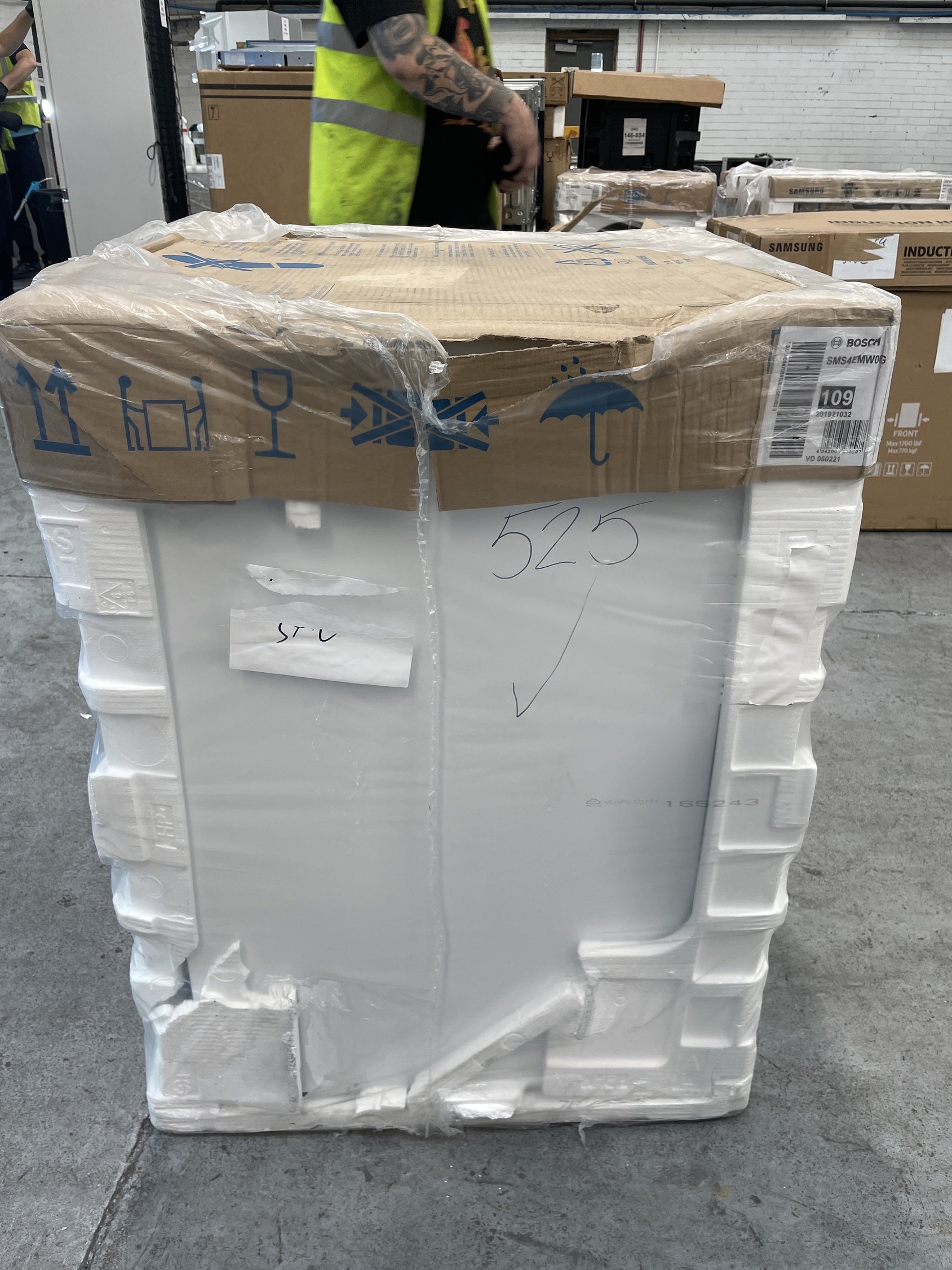 #GRC-158-077 - Bosch SMS4EMW06G Series 4 14 Place Setting Dishwasher