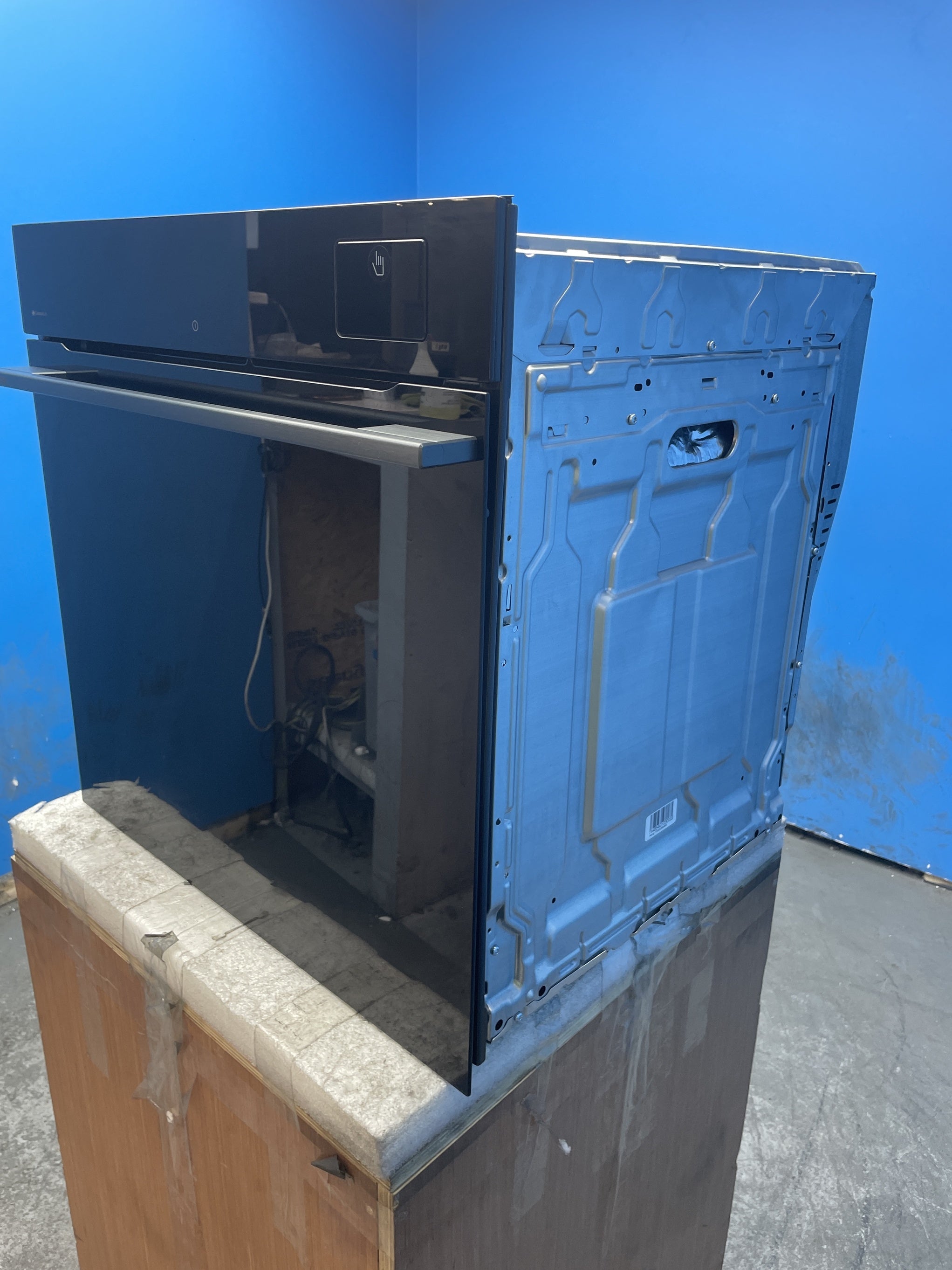 #GRC-163-222 - Hisense Hi8 BAS6PH8BUKWF BlackLine 77L Built-In Steam and Pyrolytic Oven