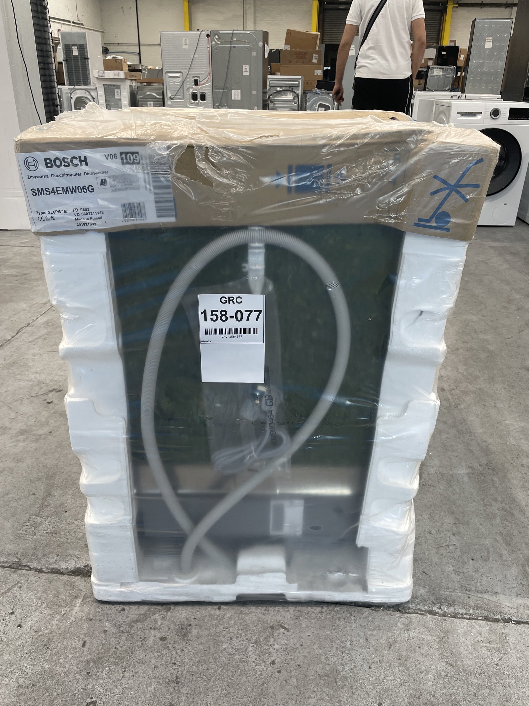 #GRC-158-077 - Bosch SMS4EMW06G Series 4 14 Place Setting Dishwasher