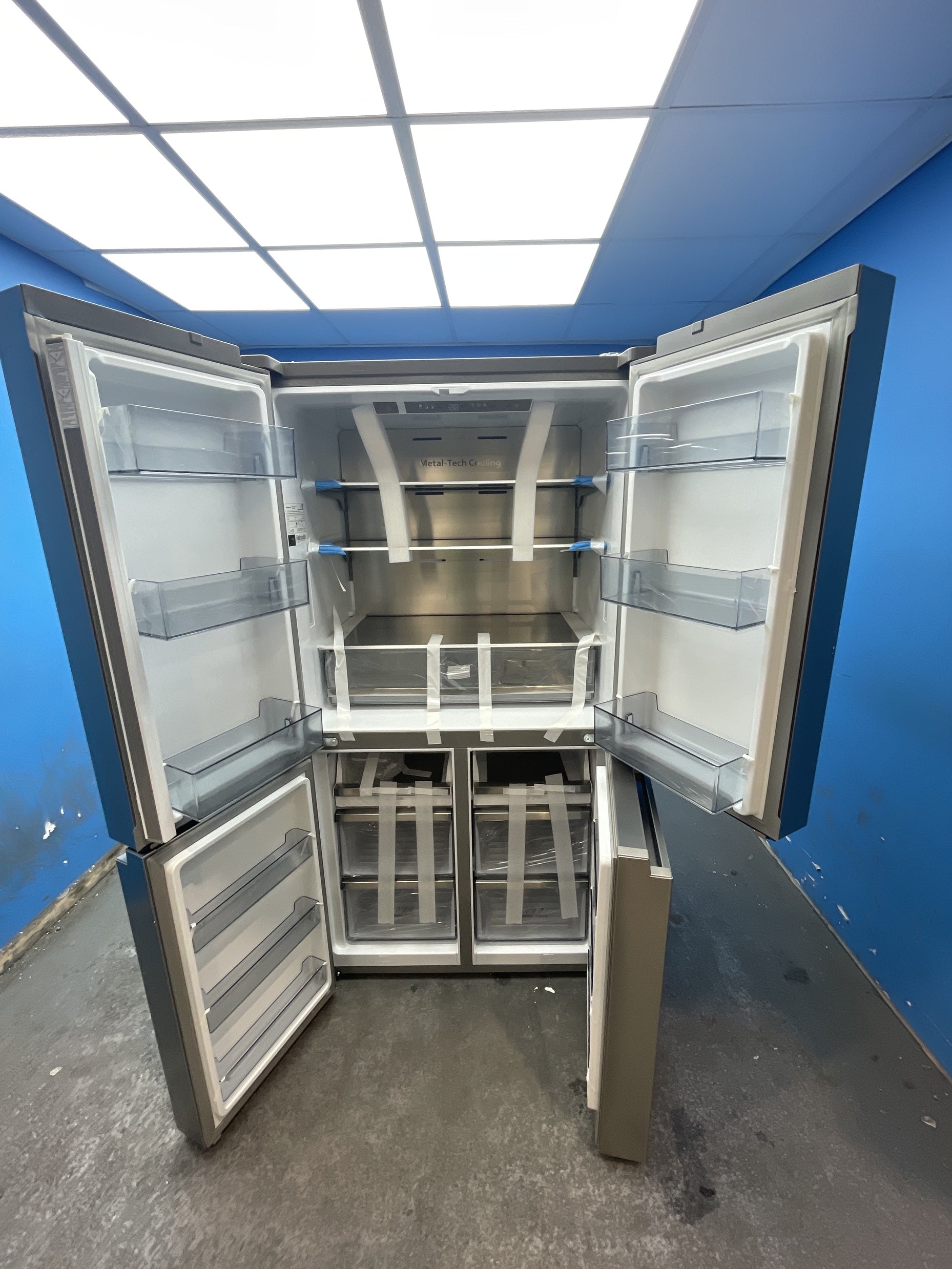 #GRC-163-249 - Hisense PureFlat RQ758N4SASE 609L American Style Fridge Freezer