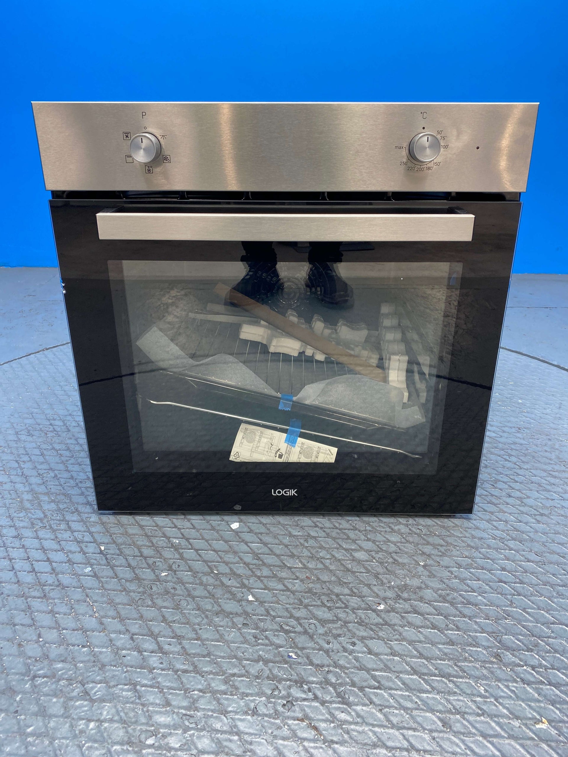 Logik LBFANB23 Built-in 66 Litre Single Electric Oven