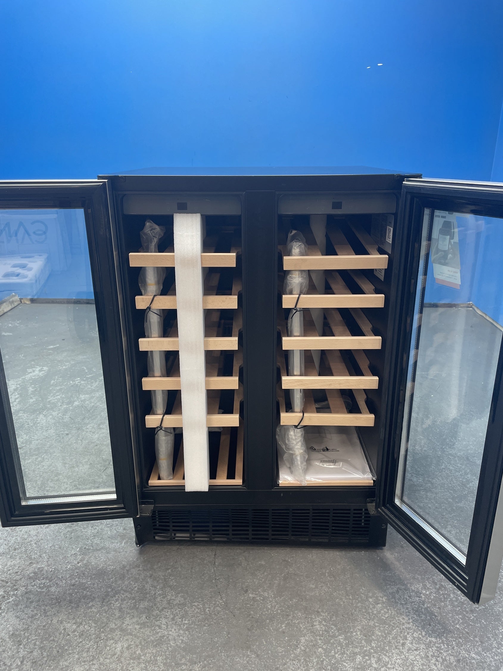 #GRC-162-609 - Hoover HWCB60DUK/N 38 Bottle Freestanding Wine Cooler