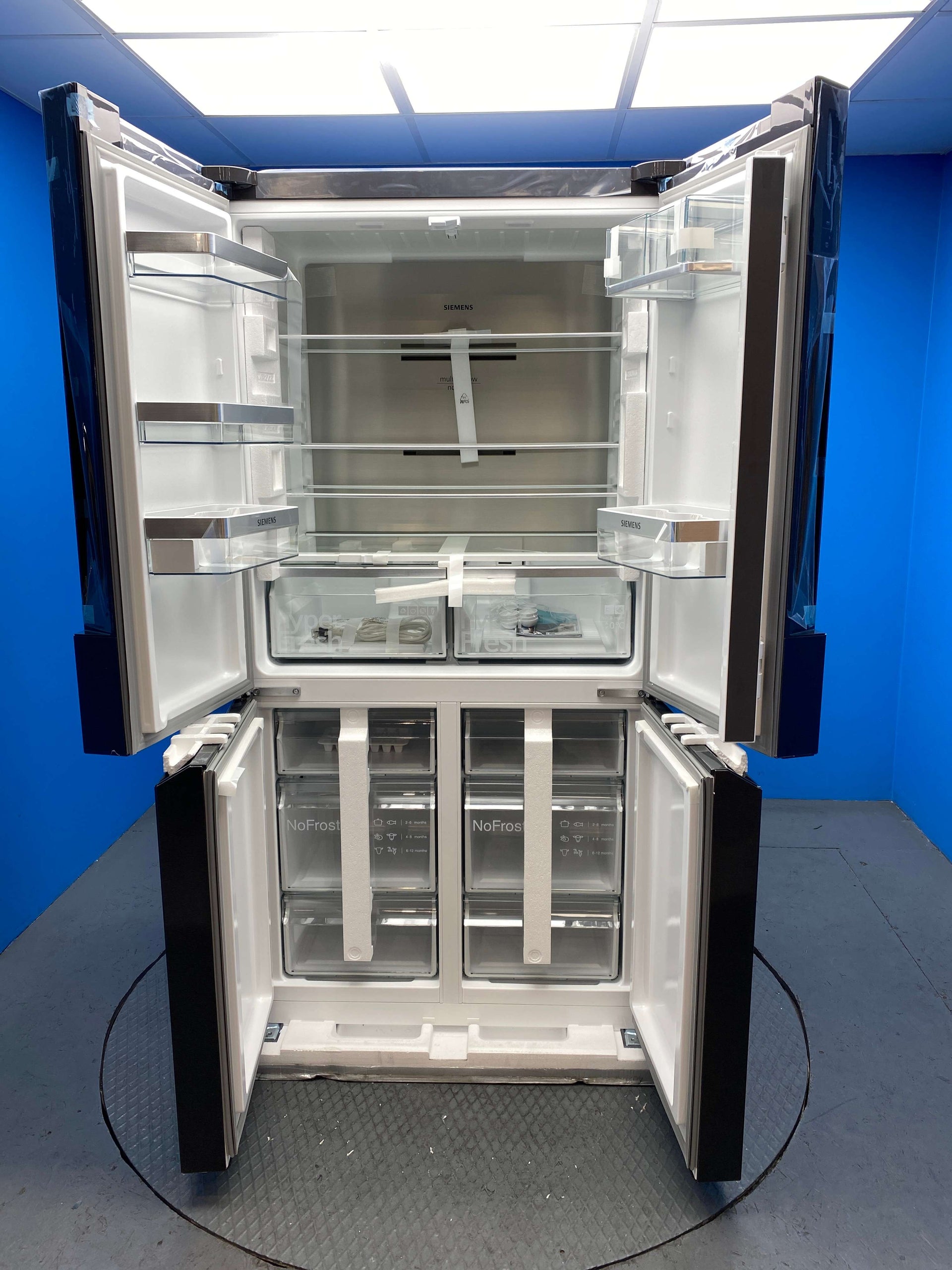 Siemens iQ500 KF96NAXEAG 605L French Door Fridge Freezer
