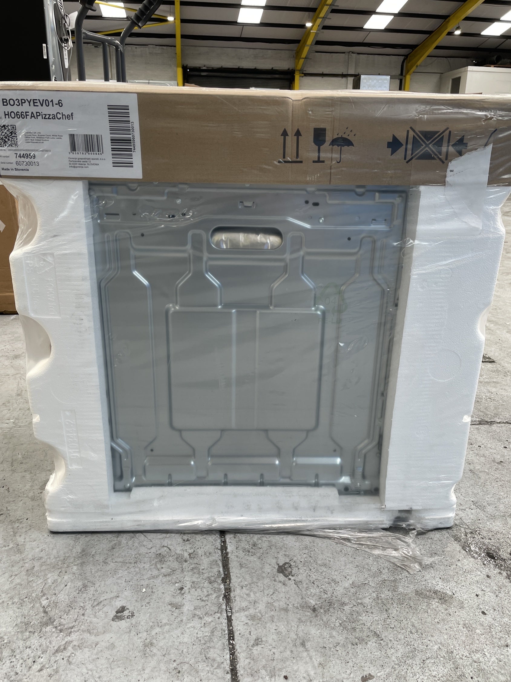 #GRC-158-033 - Hisense Hi6 BlackLine HO66FAPizzaChef Pyrolytic Smart Oven