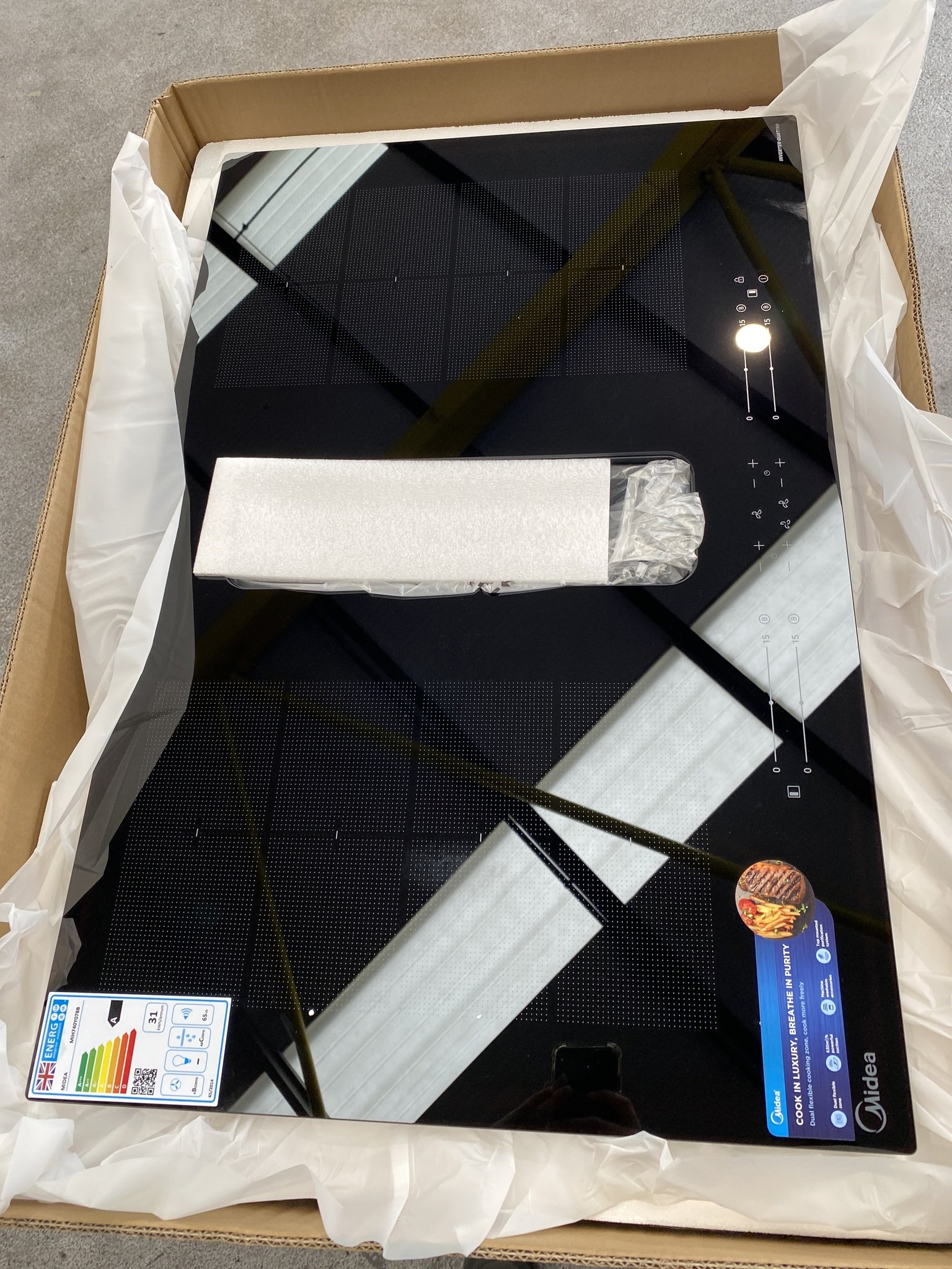 #GRC-159-977 - Midea MIH740Y078B Built-In 80cm Induction Hob with Extractor