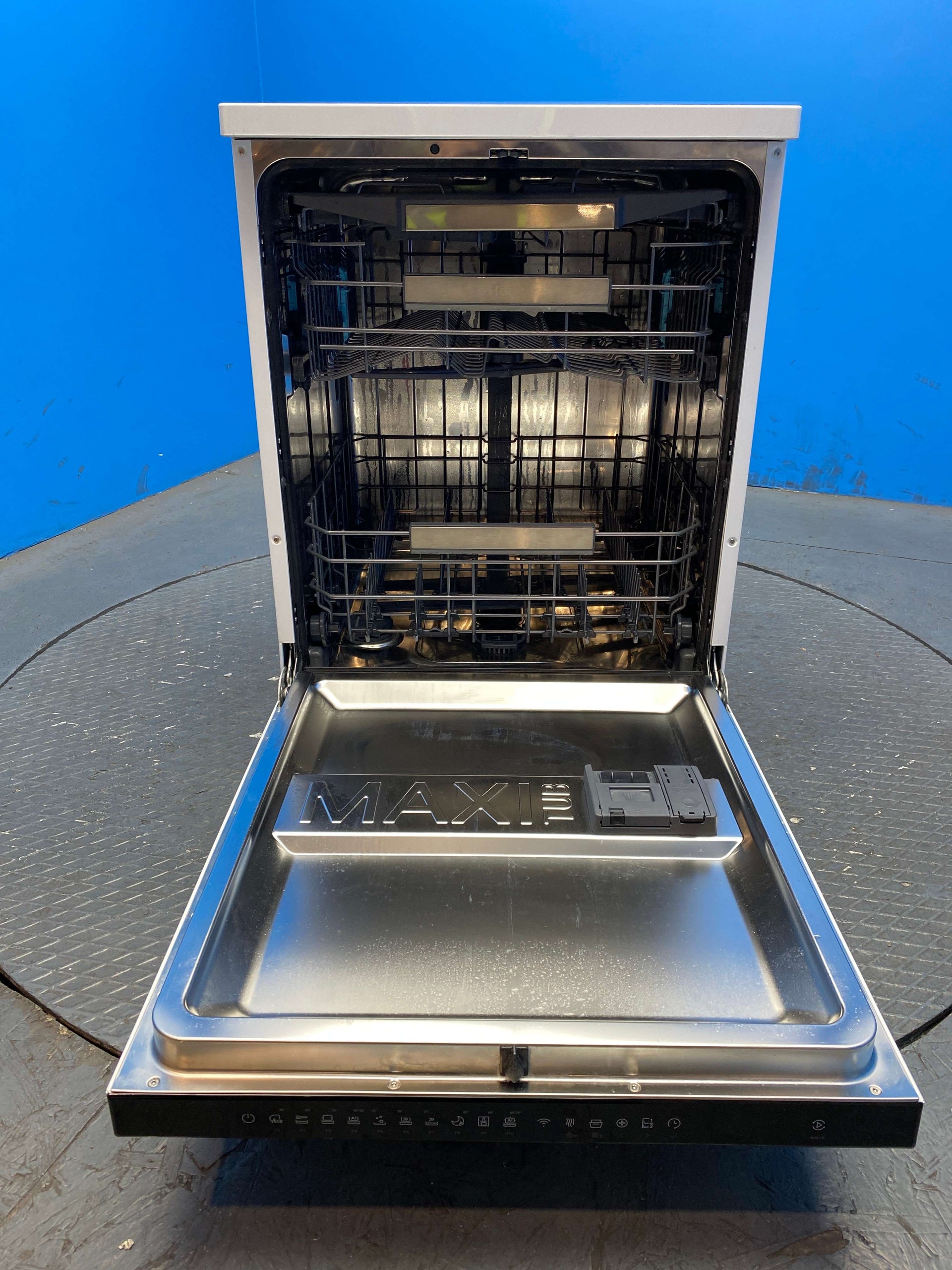 Haier XF5C4M1W I-Pro Series 3 15 Place Setting Dishwasher