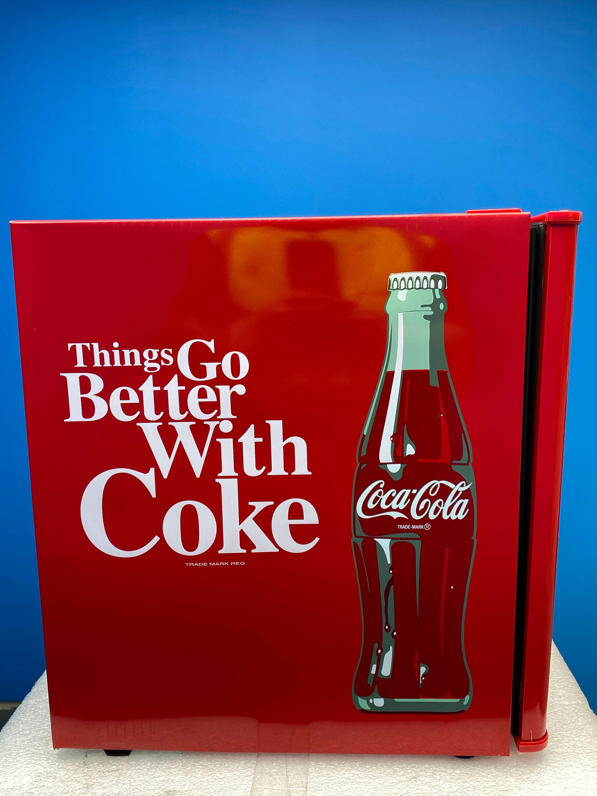 Husky HU0196 Licensed Coca-Cola Mini Drinks Fridge