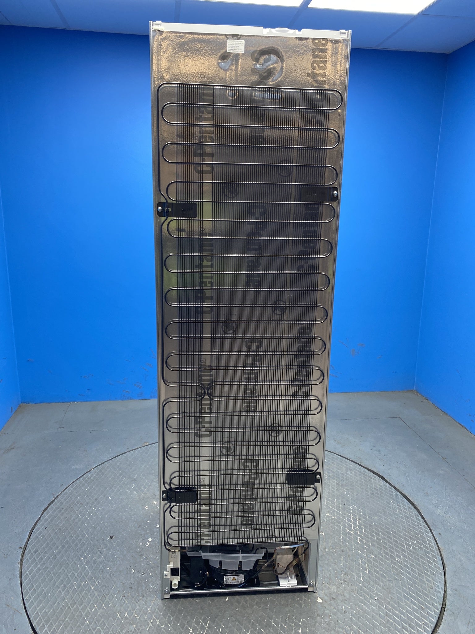 Bosch 310L Integrated Tall Fridge with MultiBox XXL
