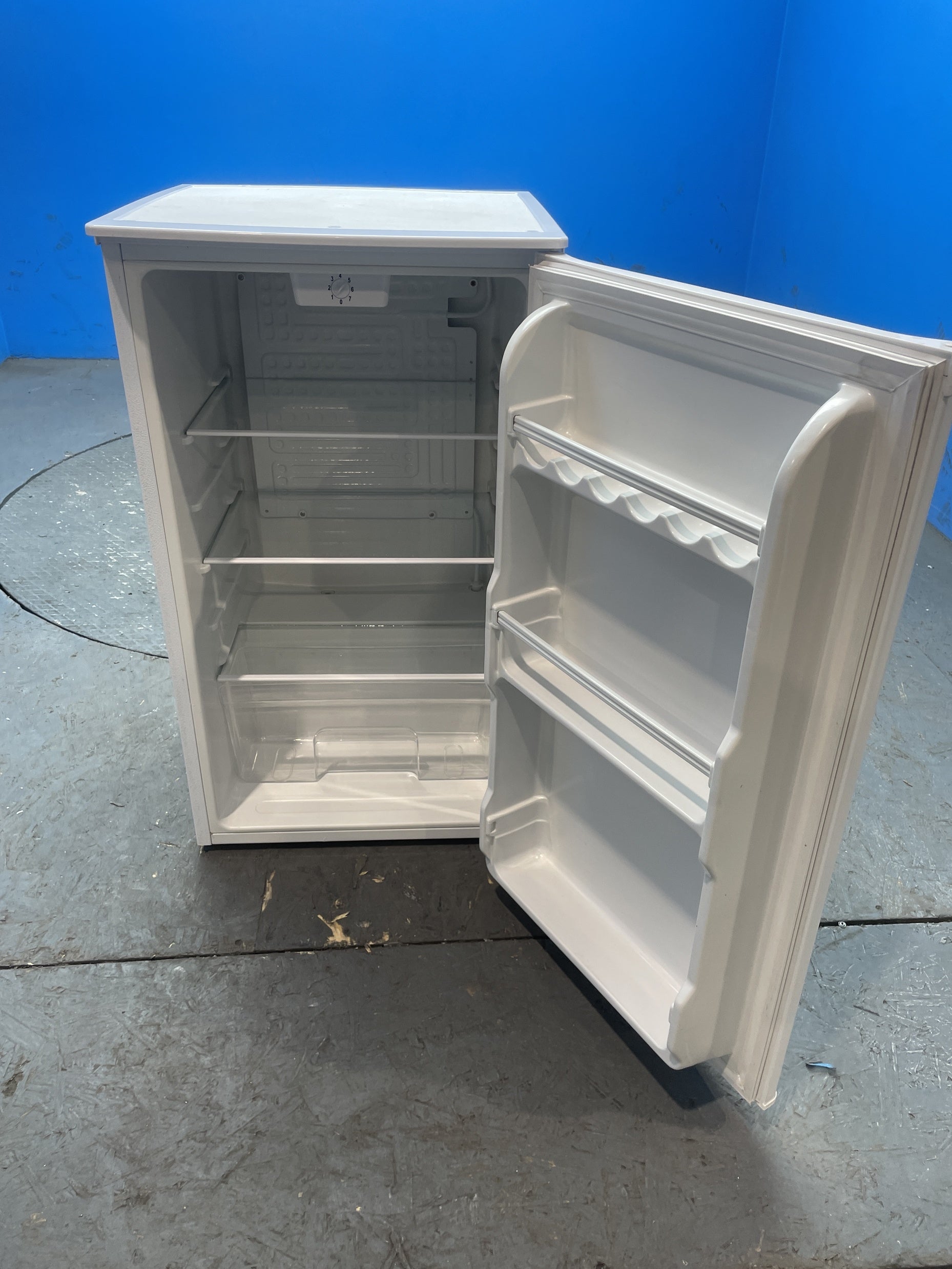 #GRC-134-038 - Igenix IG3960 92L Under-Counter Larder Fridge