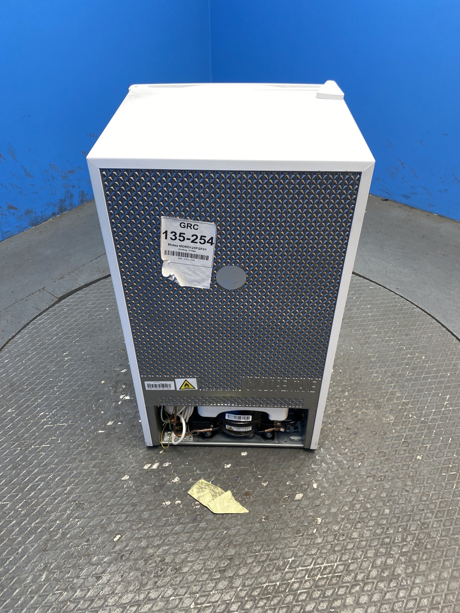 Midea MDRD125FGF01 80 Litre Under Counter Fridge