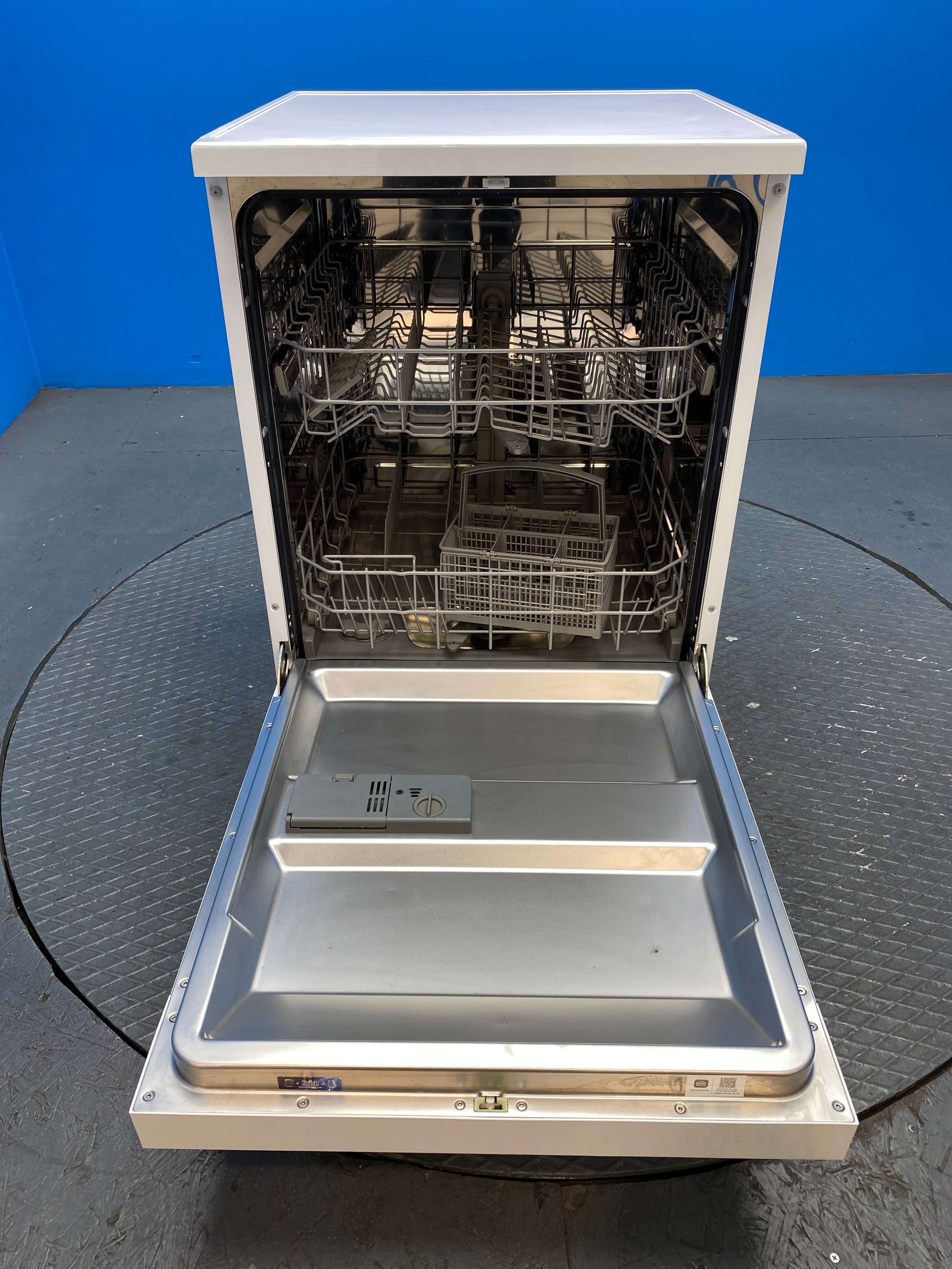 Midea MDWPF1233CW 60cm 12 Place Setting Dishwasher