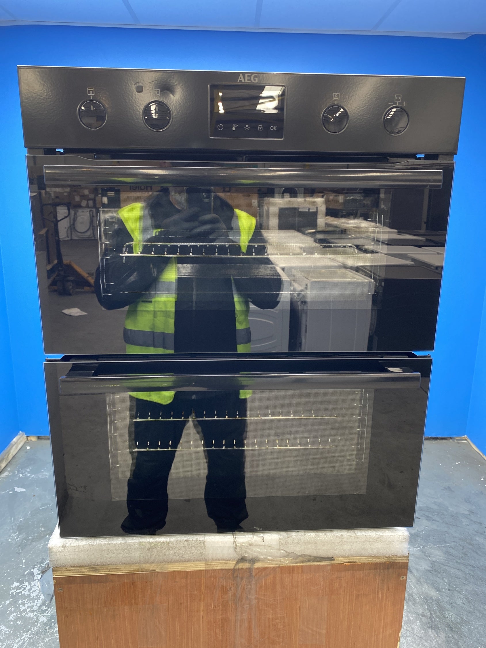 #GRC-155-930 - AEG DUB535060B 6000 Series Built-Under Electric Double Oven