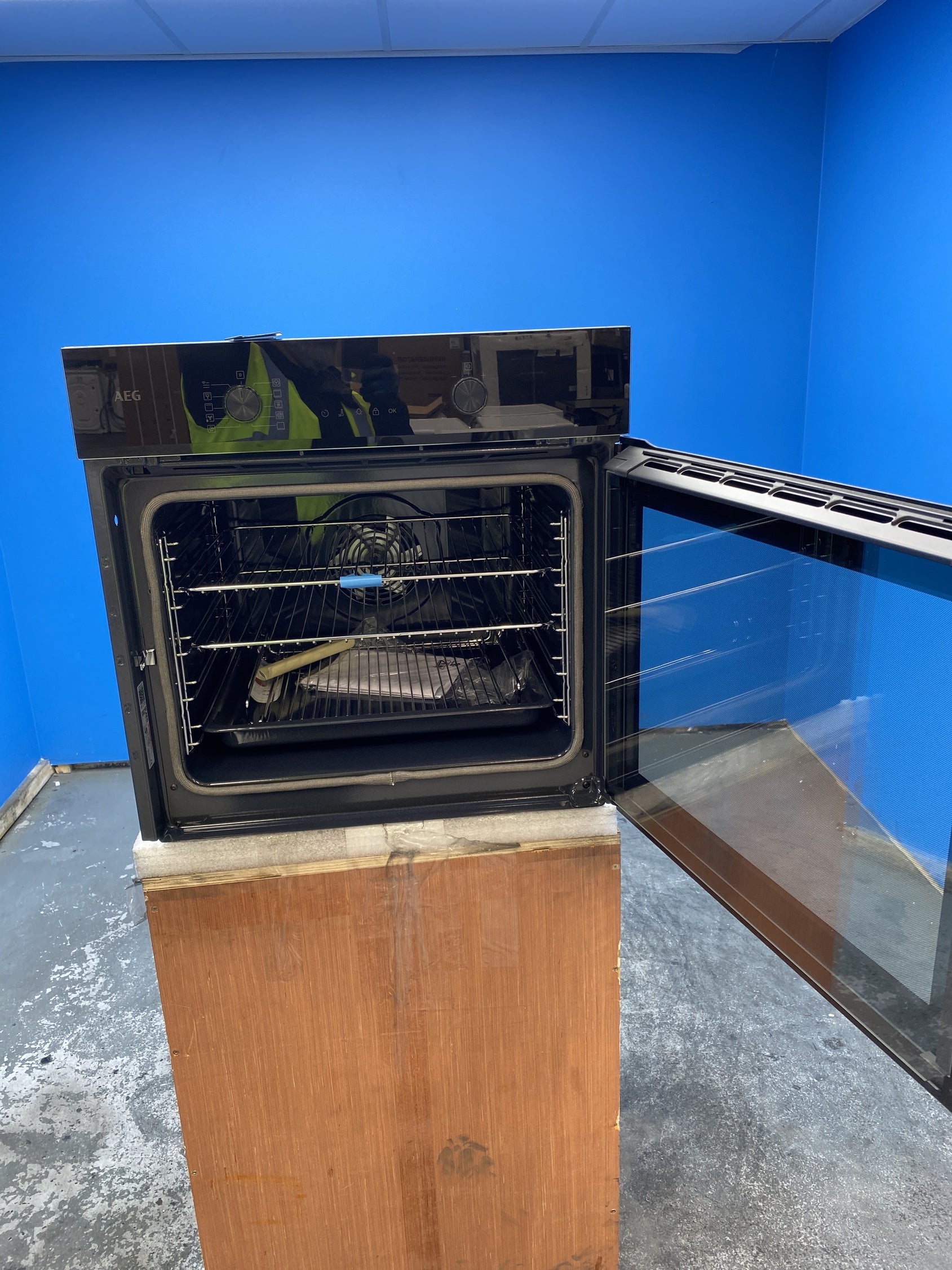 #GRC-155-971 - AEG 5000 SurroundCook NBU5P401RB Built-in Single Pyrolytic Oven