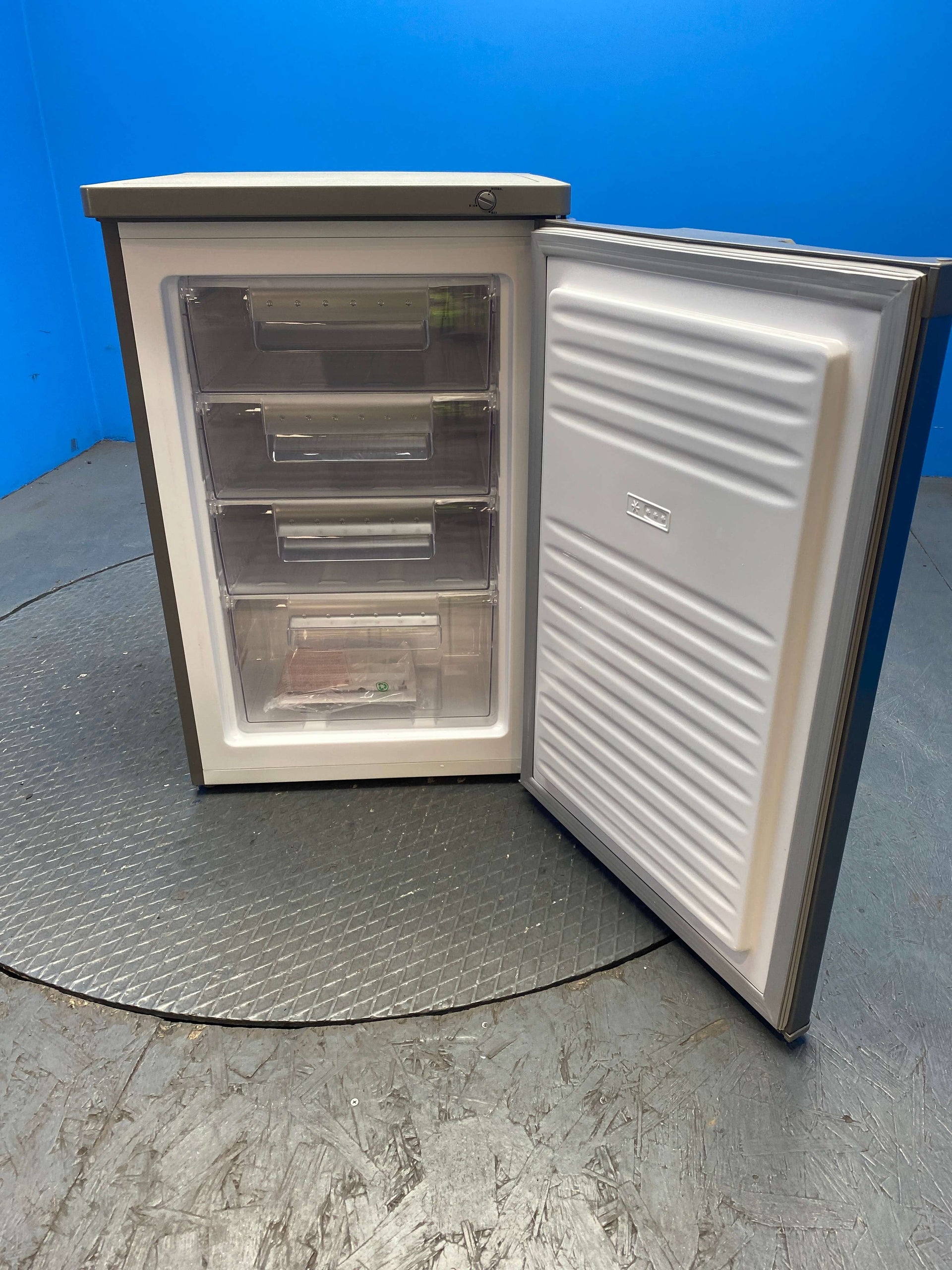 Igenix IG355X 91 Litre Under Counter Freezer