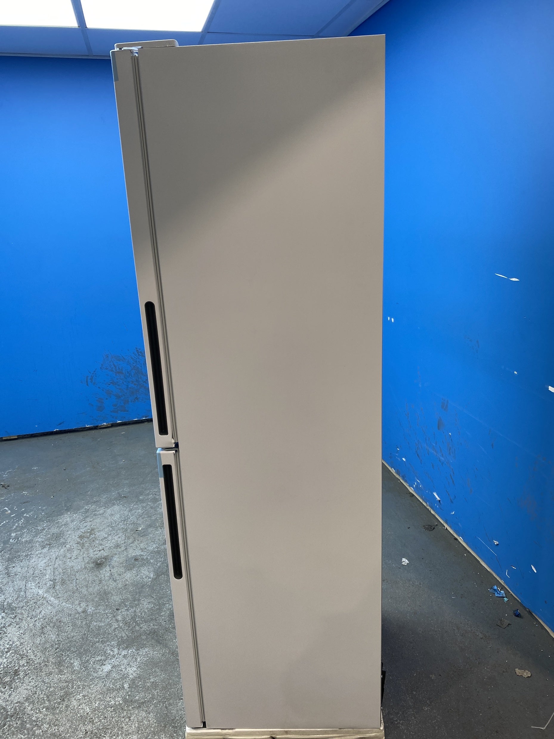 #GRC-157-070 - Hoover HVT3CLECKIHW 235 Litre Combi Fridge Freezer