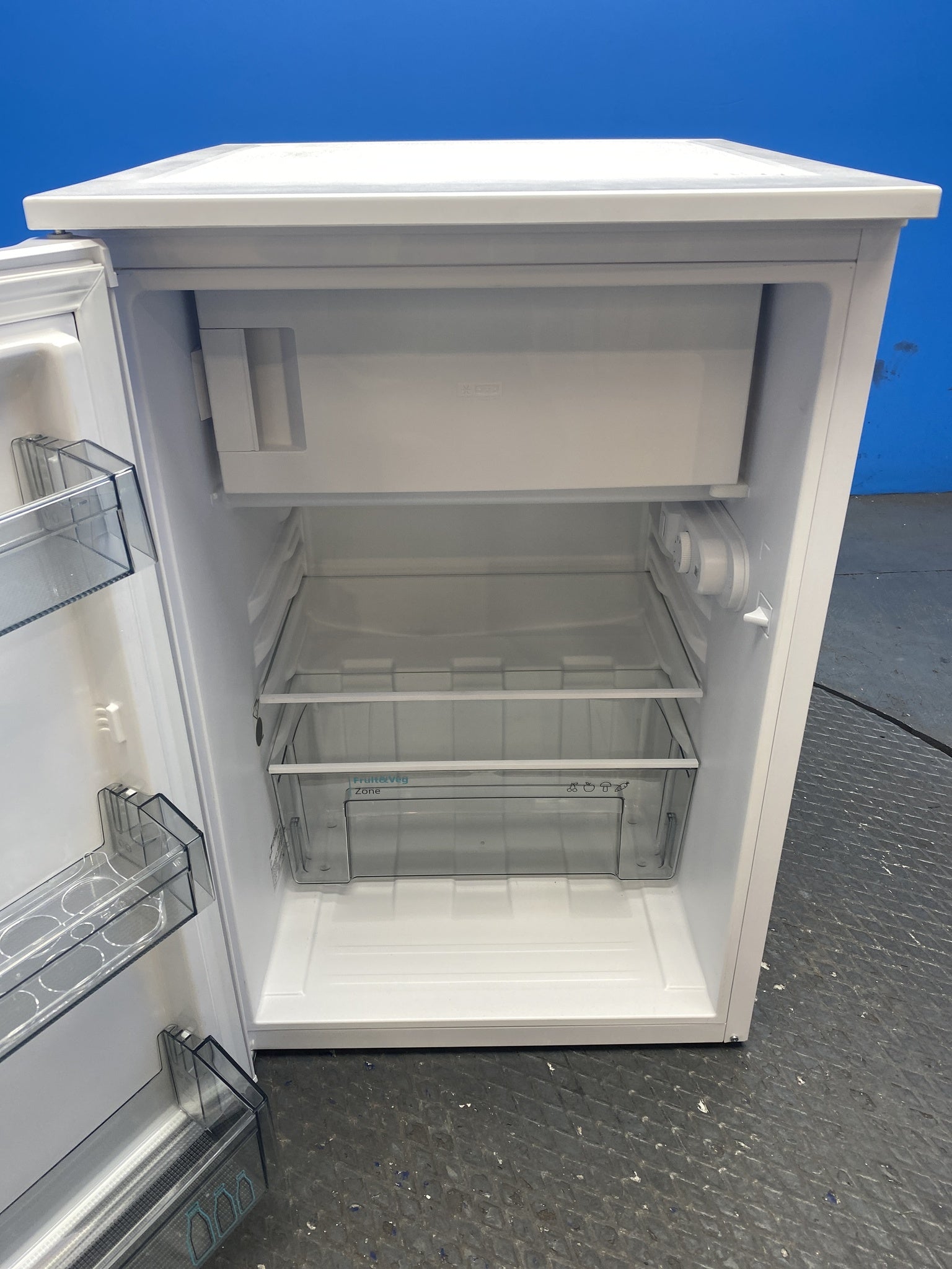 Sharp SJ-UE121M4B 122 Litre Under Counter Fridge