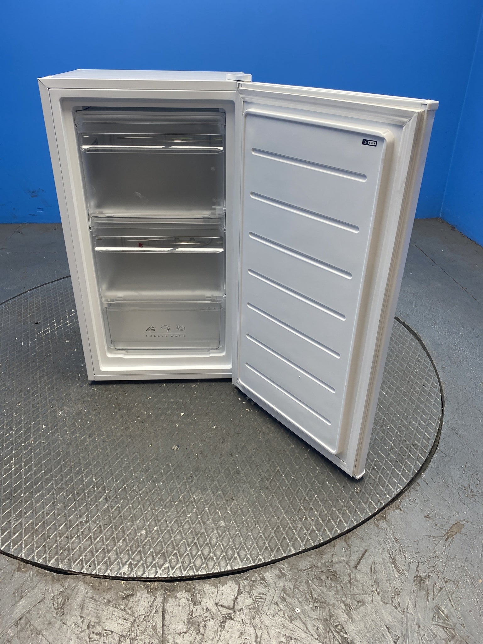 Statesman UC47FZW 47cm 60L Under Counter Freezer