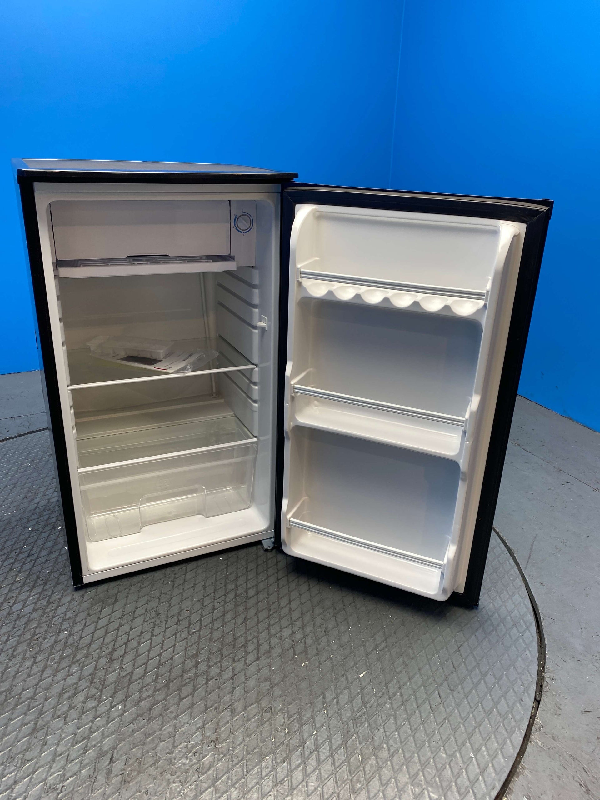 Igenix IGUCB048B 81 Litre Under Counter Fridge