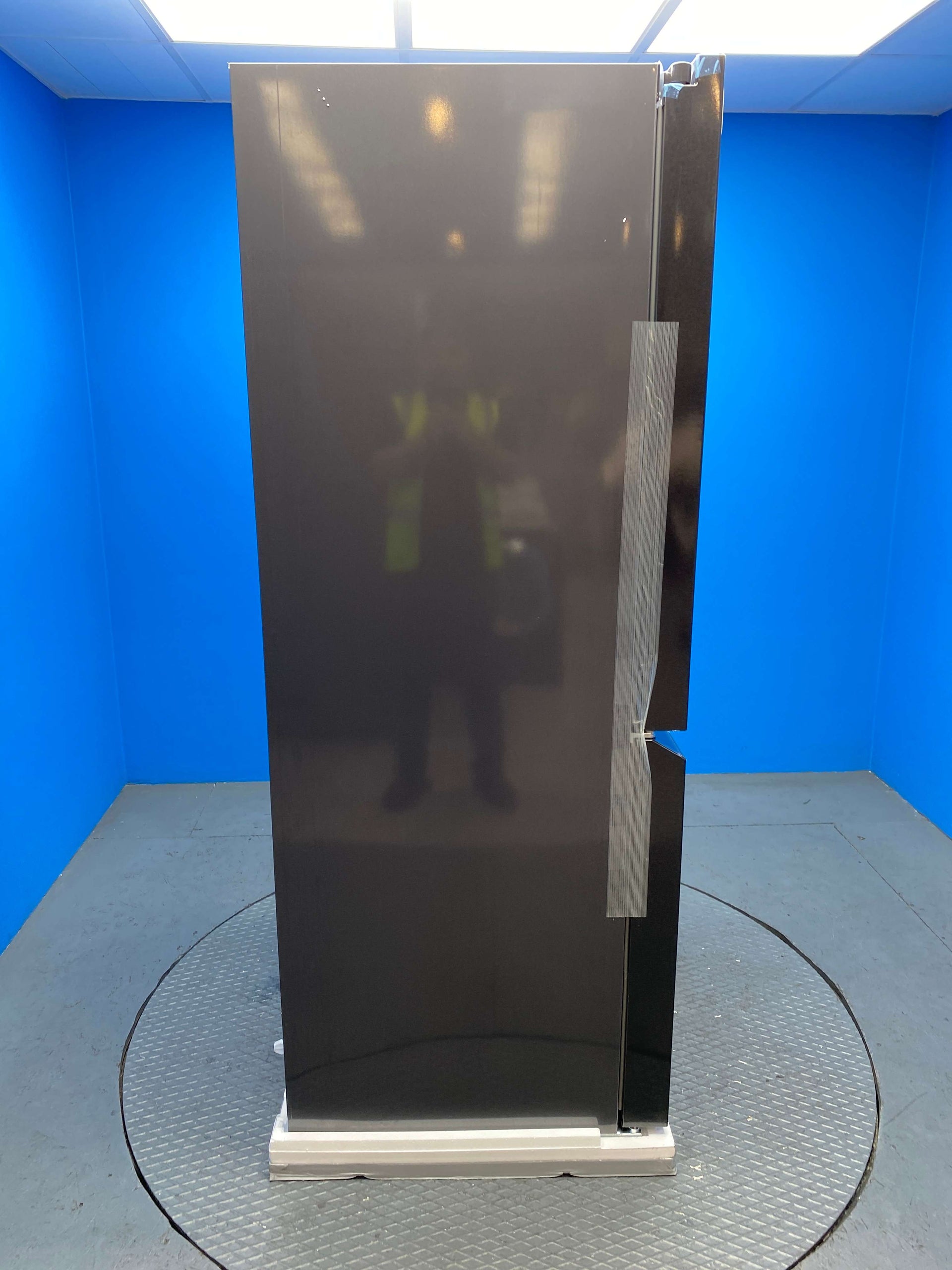Siemens iQ500 KF96NAXEAG 605L French Door Fridge Freezer