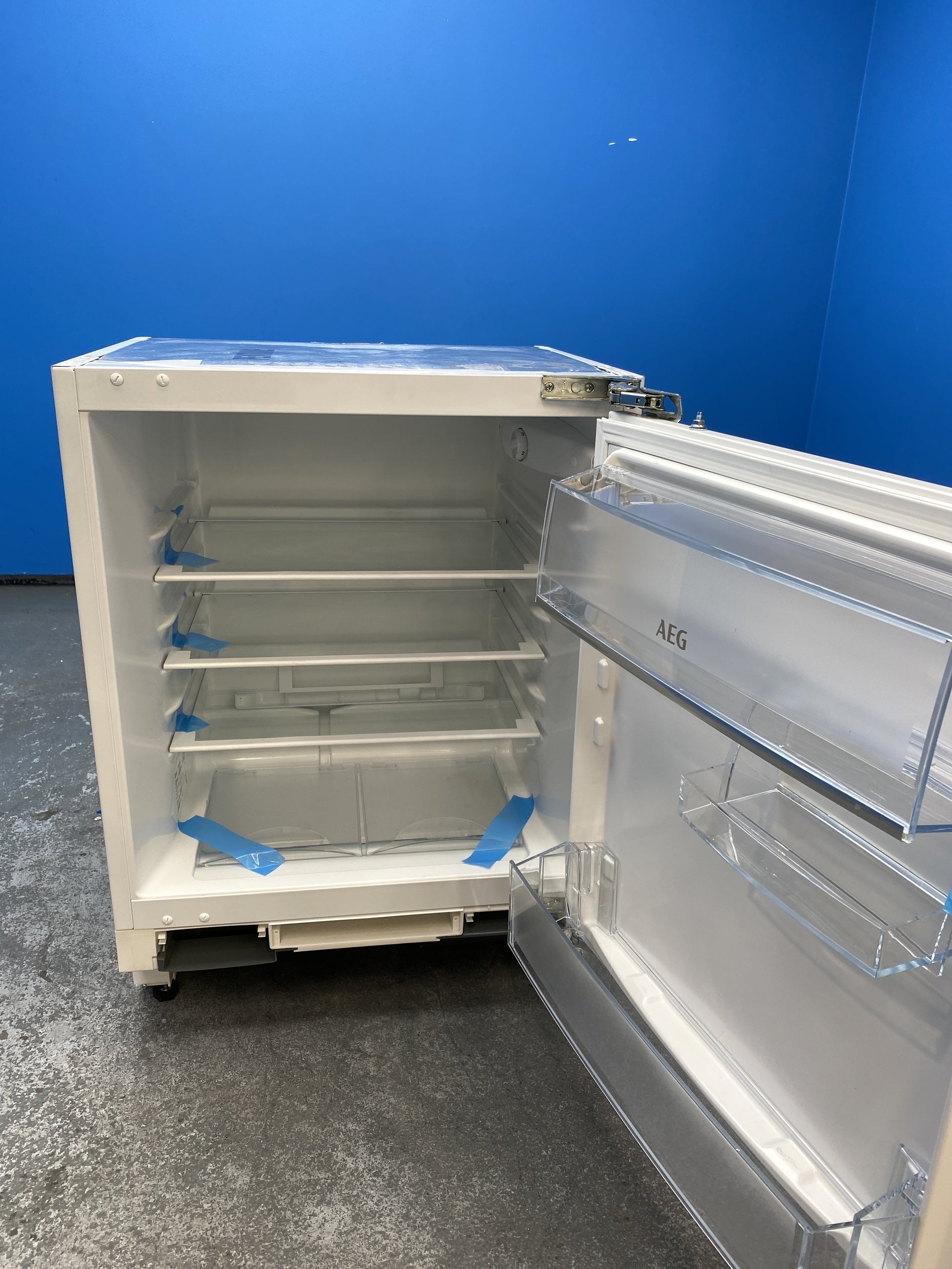 #GRC-155-985 - AEG NSK6I82EF 6000 Integrated 134 Litre Undercounter Larder Fridge