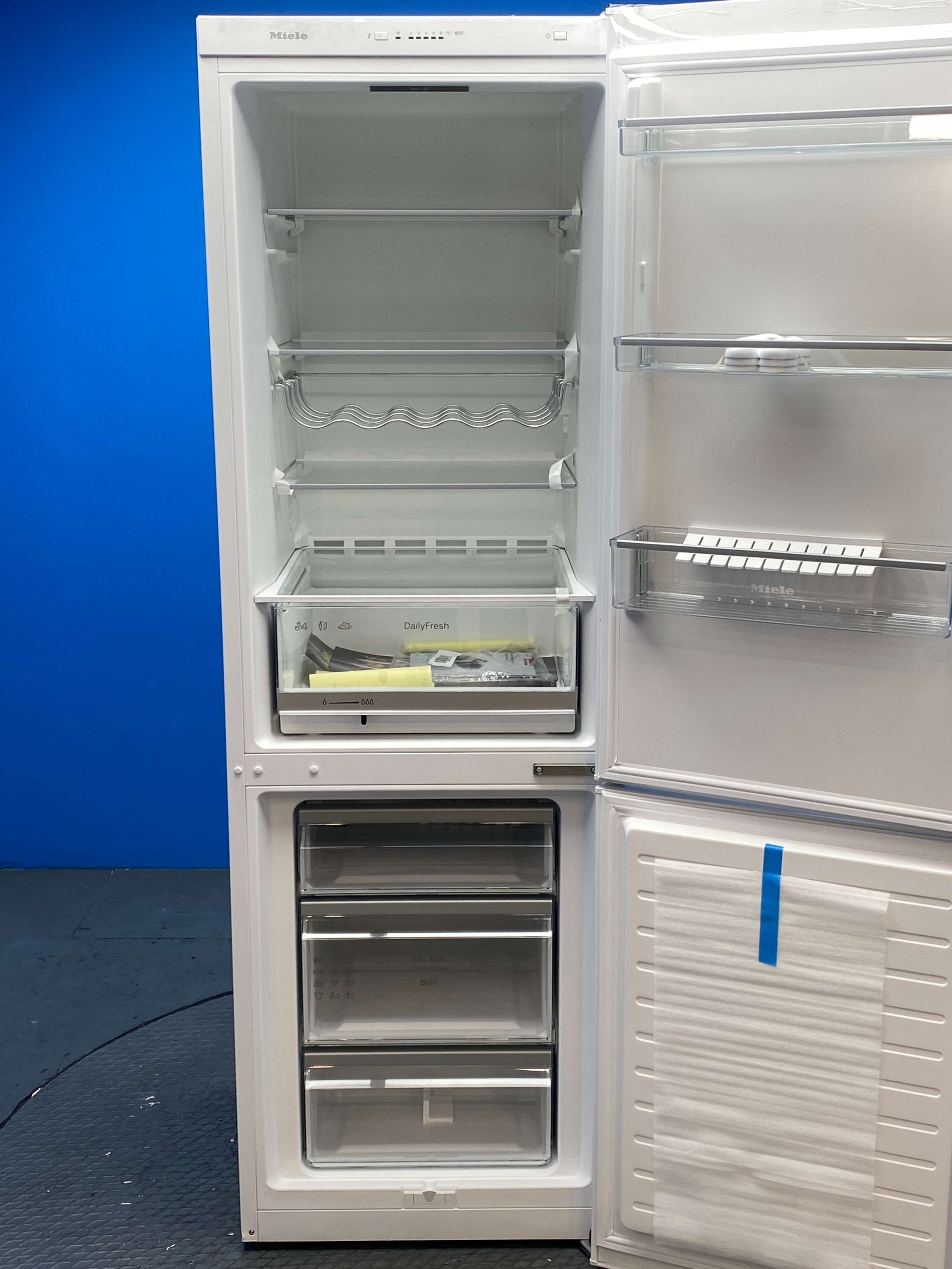 Miele KD4172E 308L 60/40 Freestanding Fridge Freezer