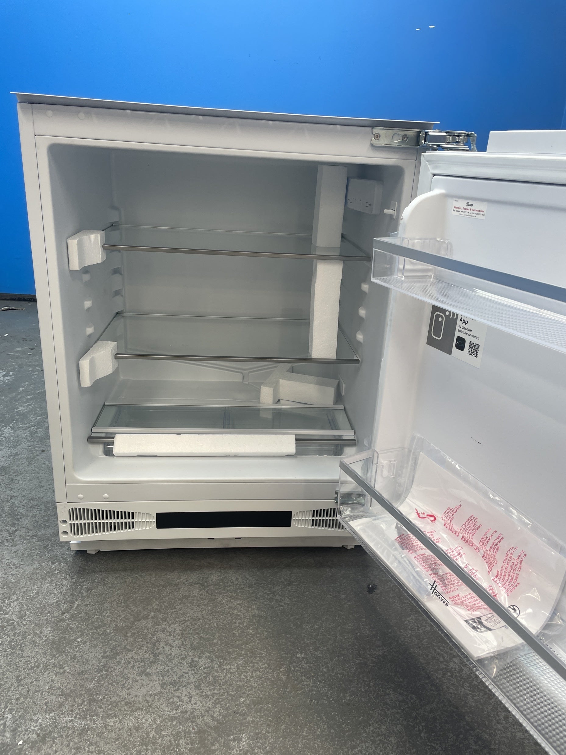 #GRC-159-943 - Hoover WCKLSE68EWK Integrated Undercounter Larder Fridge
