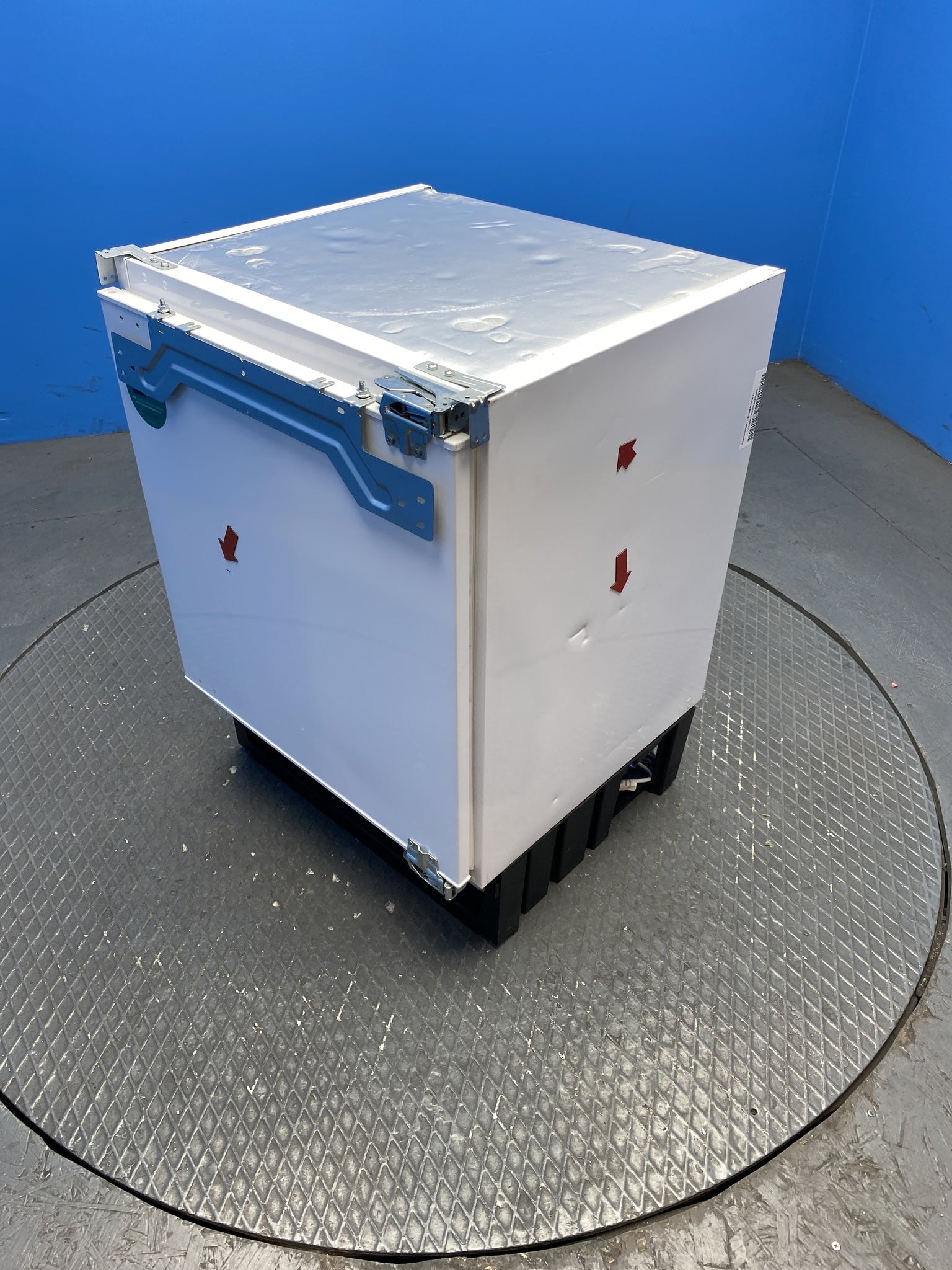Statesman BU160FZ4E 96 Litre Integrated Under Counter Freezer