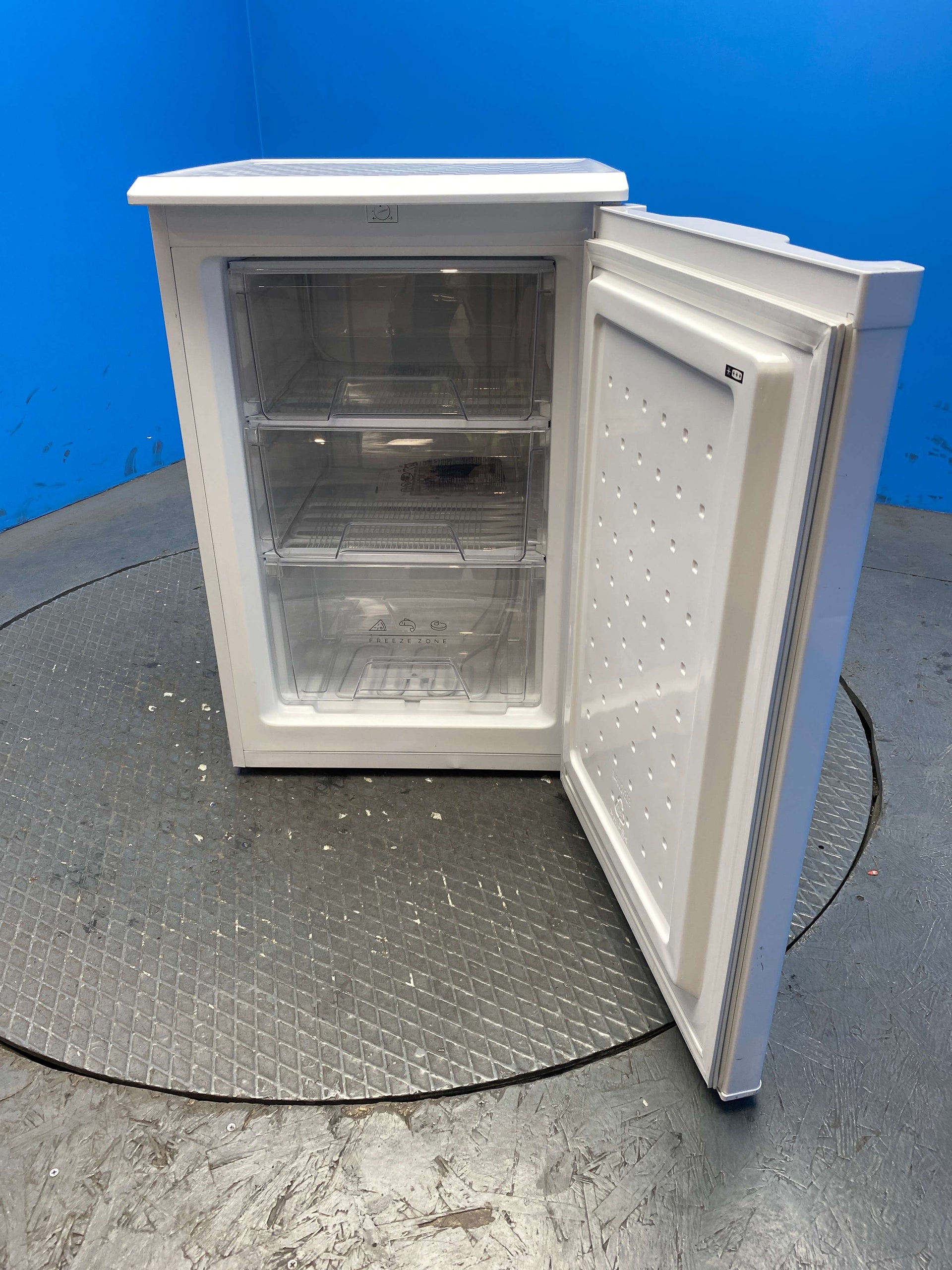Midea MDRU129FZE01 83L Under Counter Freezer