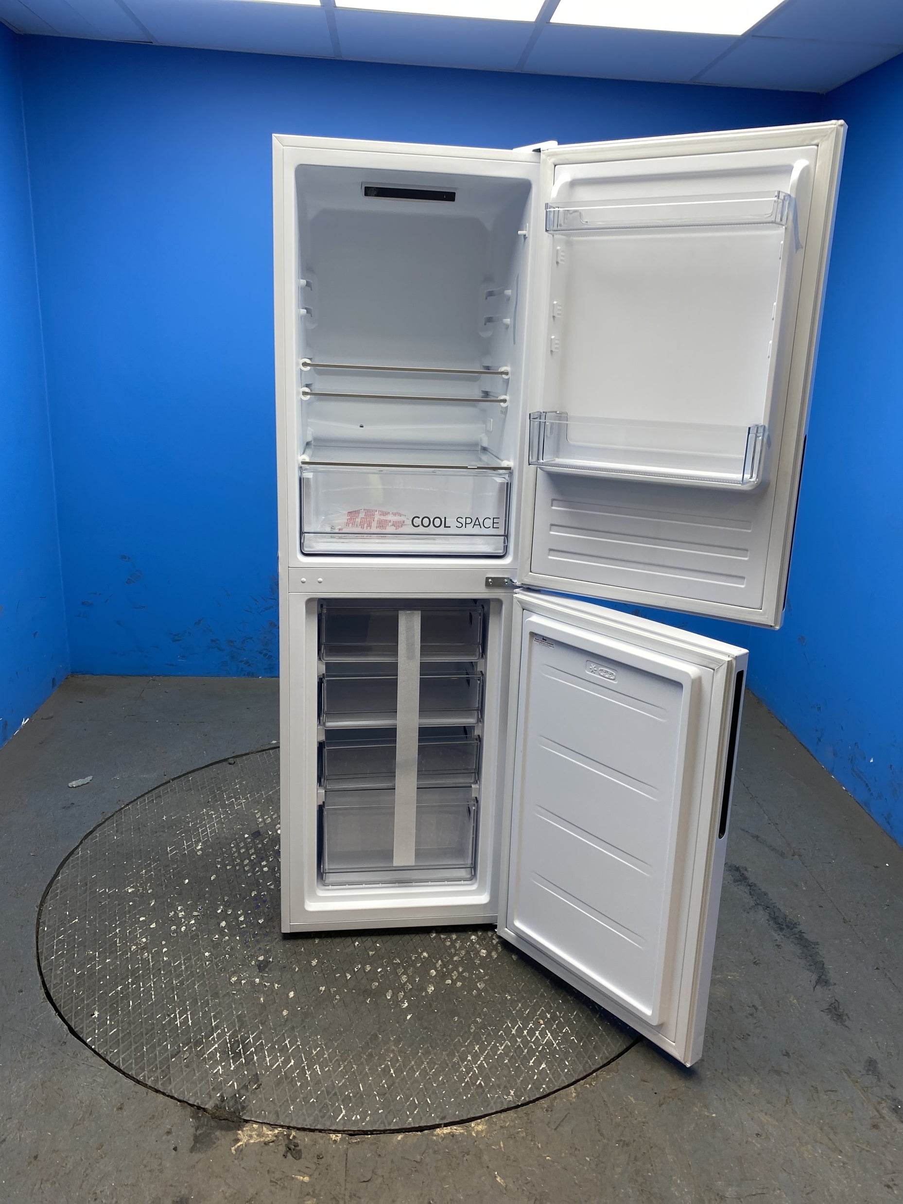 #GRC-156-221 - Hoover HVT3CLECKIHW 235 Litre Combi Fridge Freezer