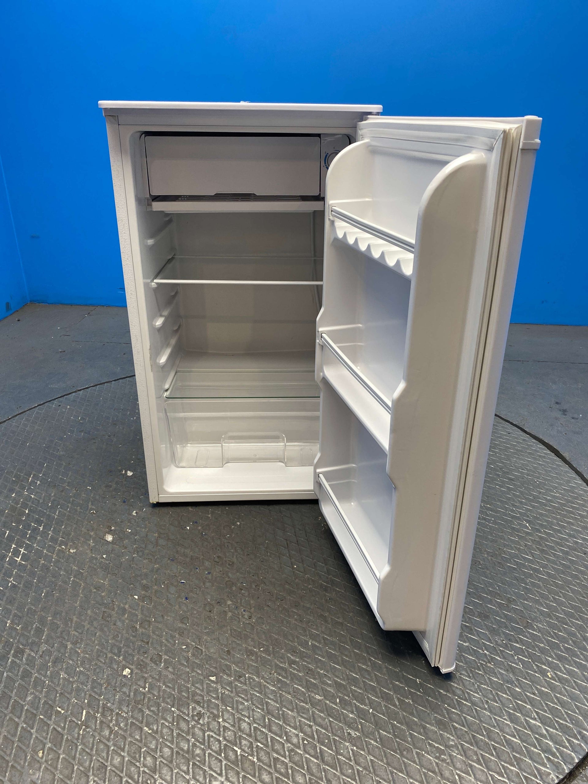 Igenix IG3920 91L Undercounter Fridge with Icebox