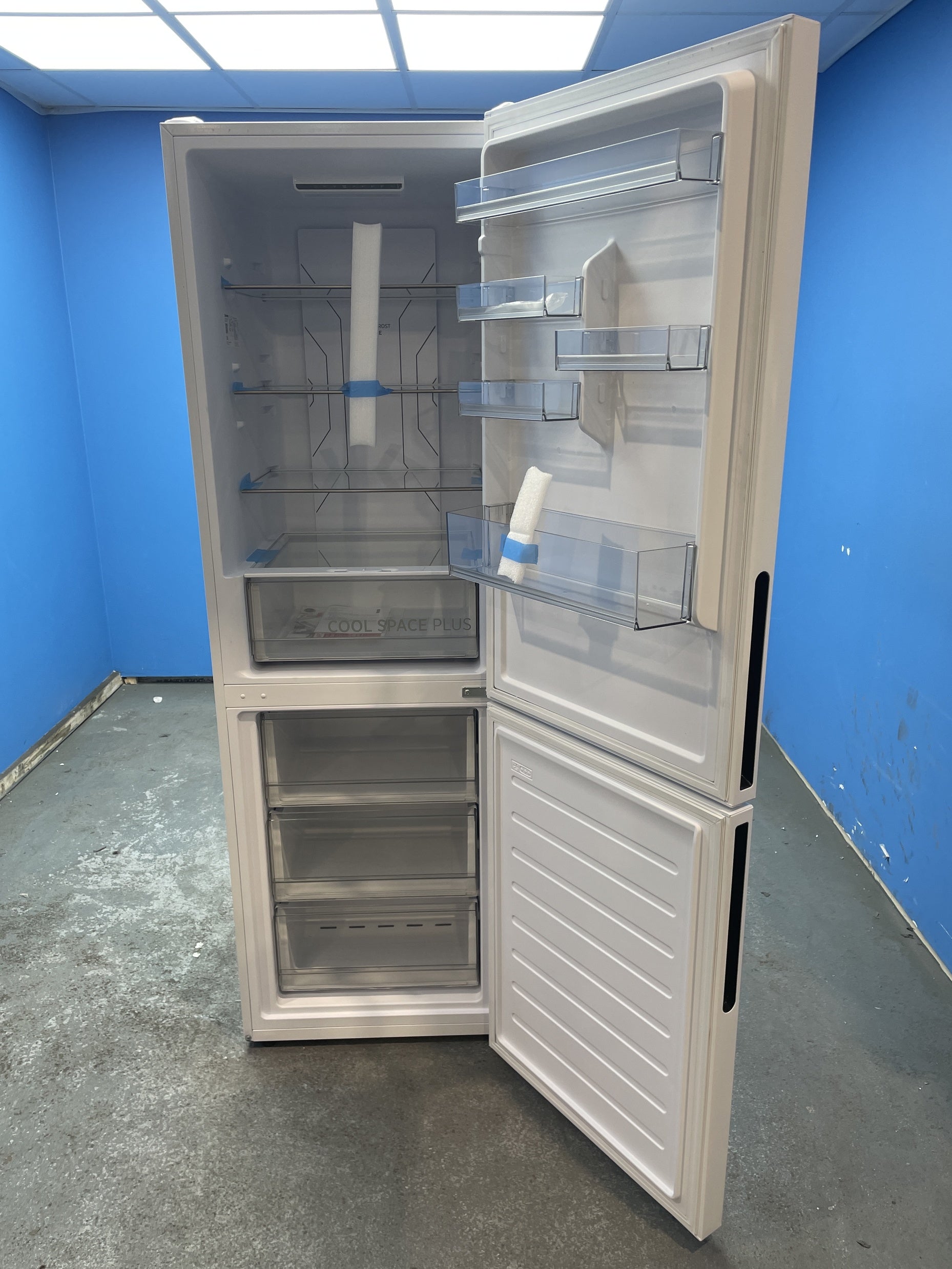 #GRC-153-566 - Hoover HOCE4T618EWK 341 Litre Combi Fridge Freezer