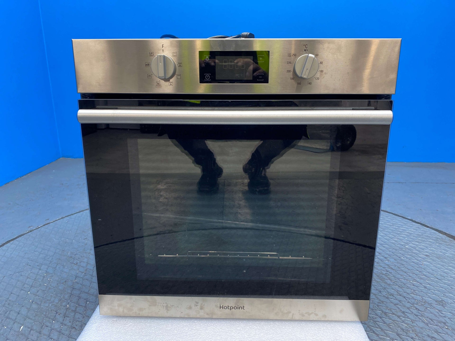 Hotpoint SA2540HIX 66L Built-In Multifunction Oven