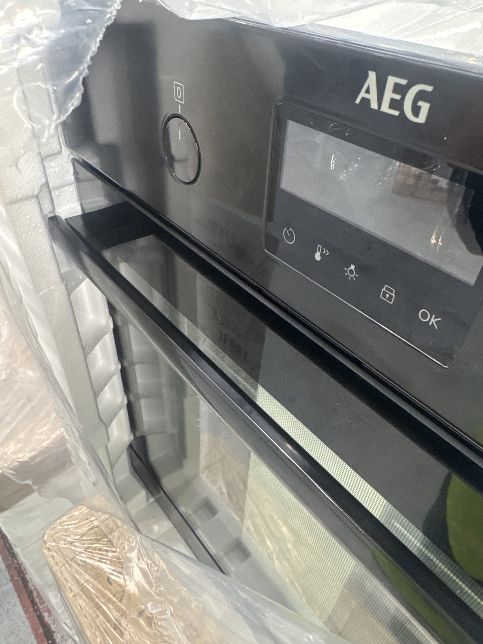 AEG BEB335061B 72L Built-In Multifunction Oven with SurroundCook