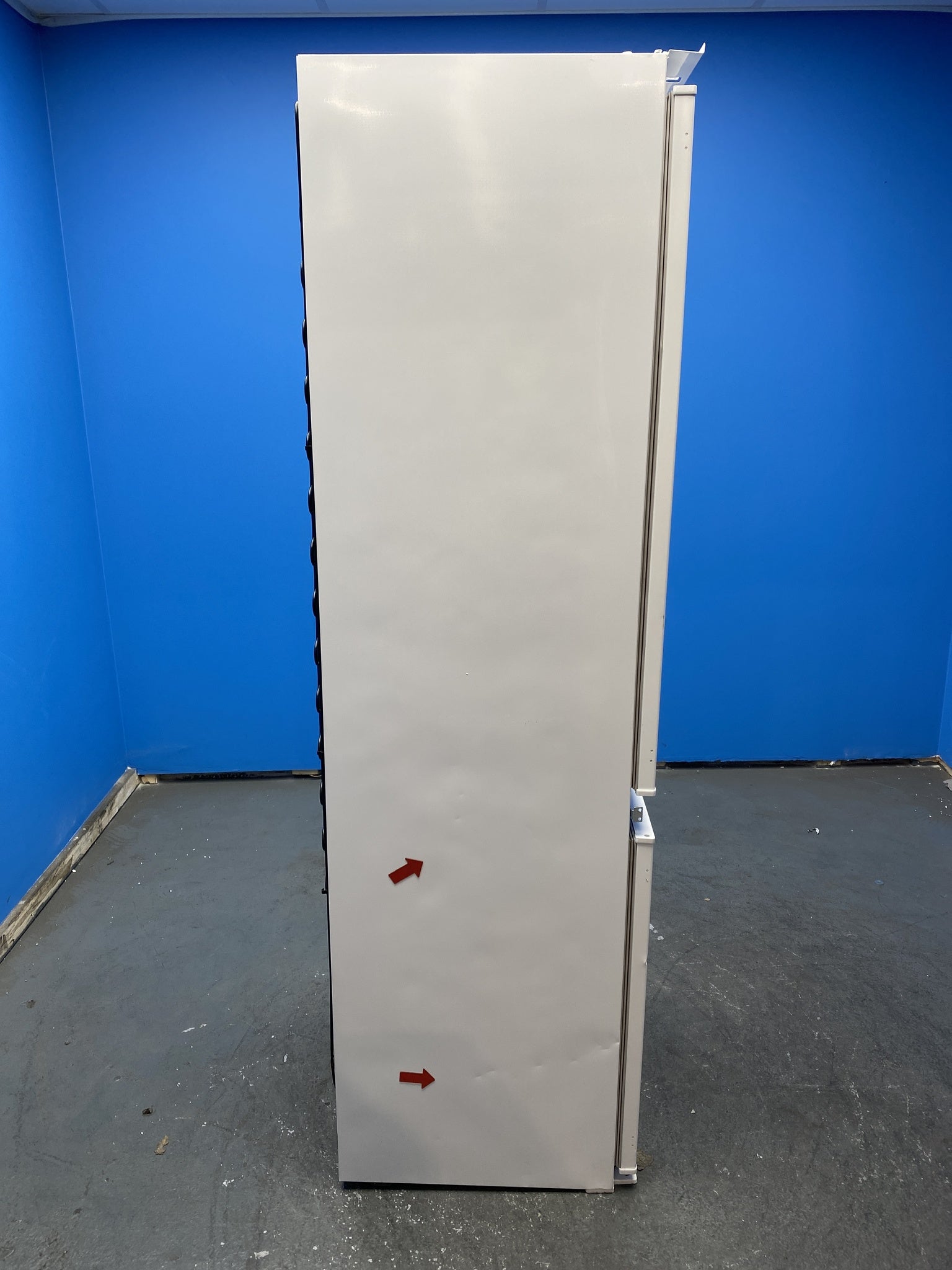 Hisense RIB312F4AW1 70/30 Integrated Frost Free Fridge Freezer
