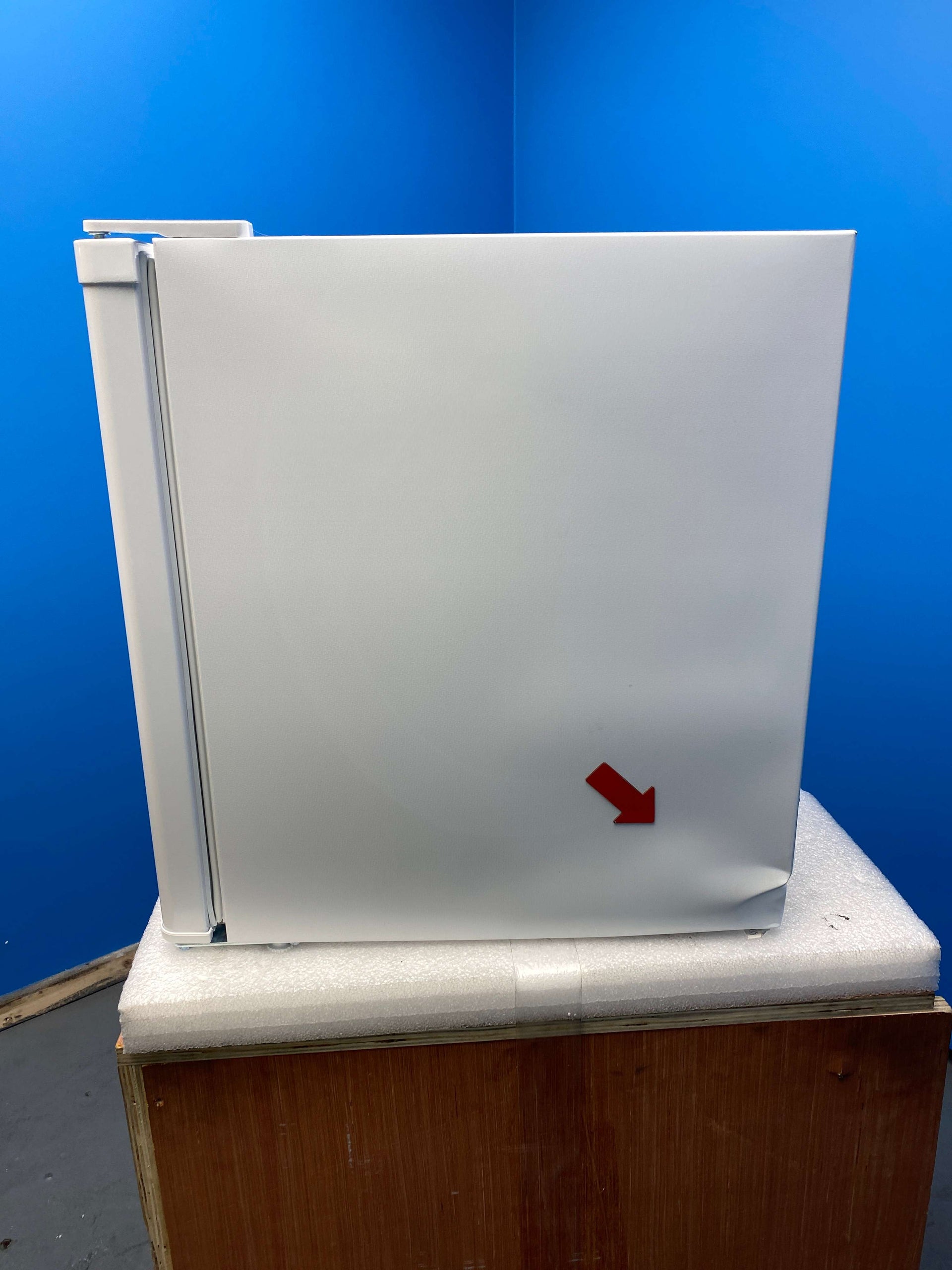 Igenix IG3751 33 Litre Table Top Lockable Mini Freezer