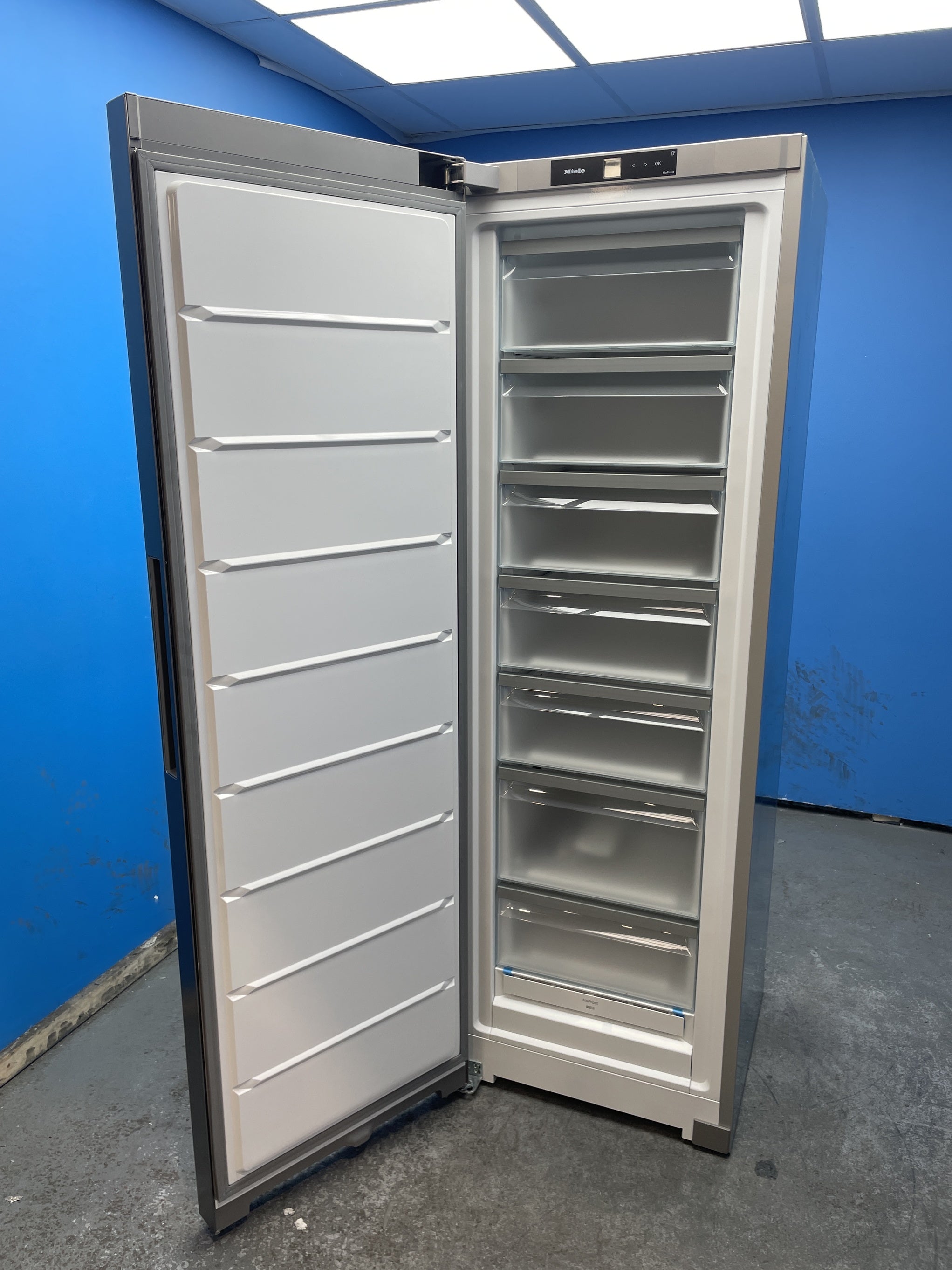 #GRC-153-119 - Miele FNS4382DEL 278L NoFrost Wi-Fi Upright Freezer