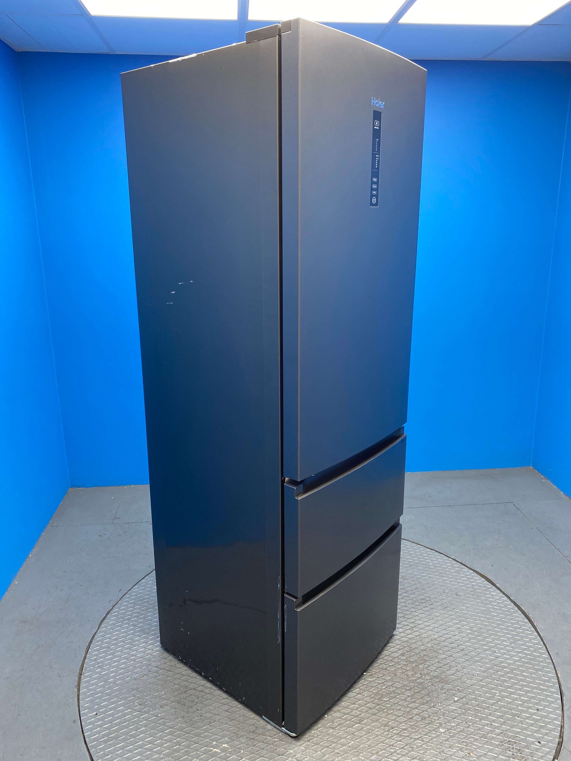 Haier Series 3 HETR3619ENPB 348L Total No Frost Fridge Freezer