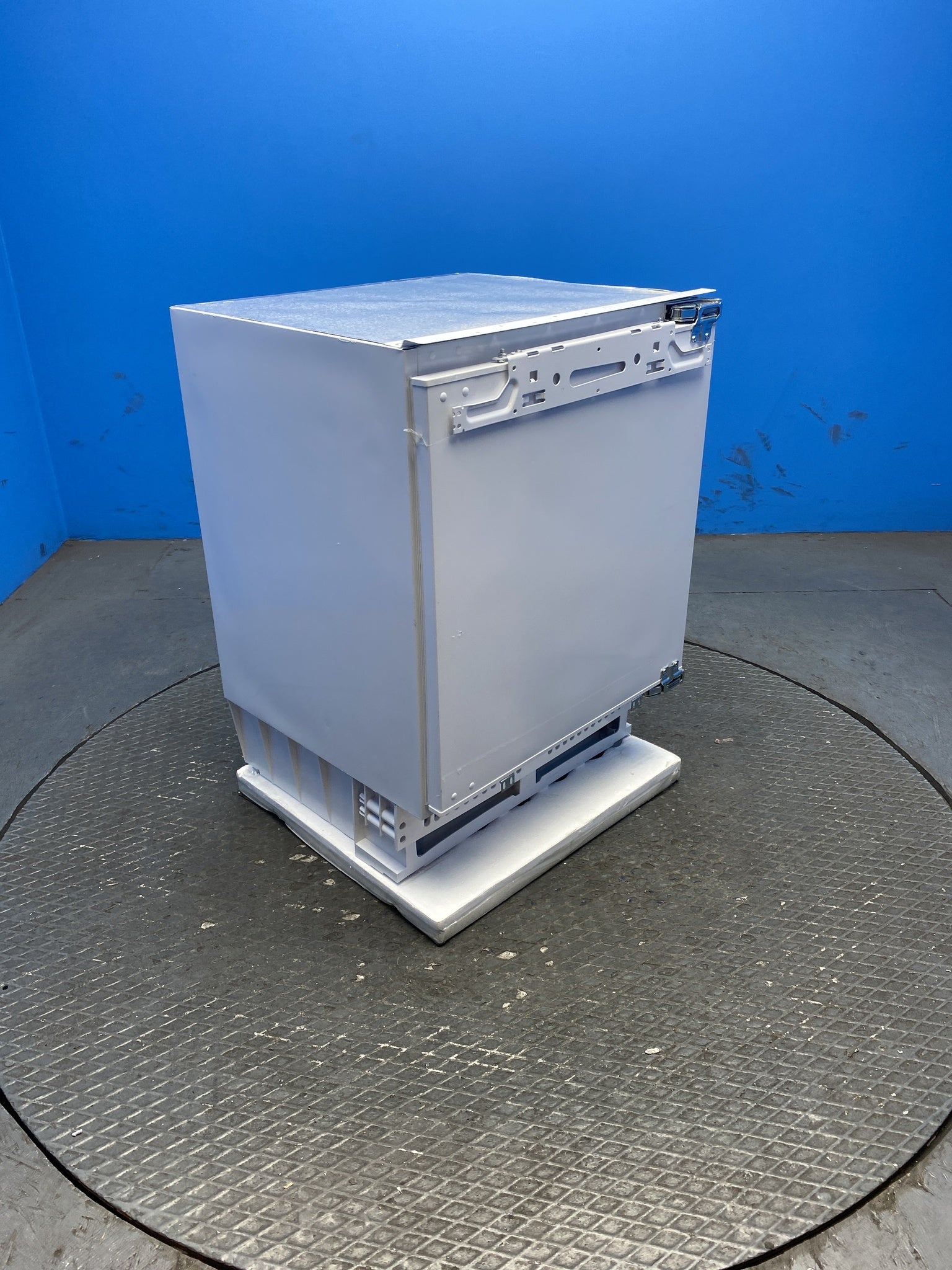 Candy CMLS68EWK Integrated 135L Under Counter Fridge