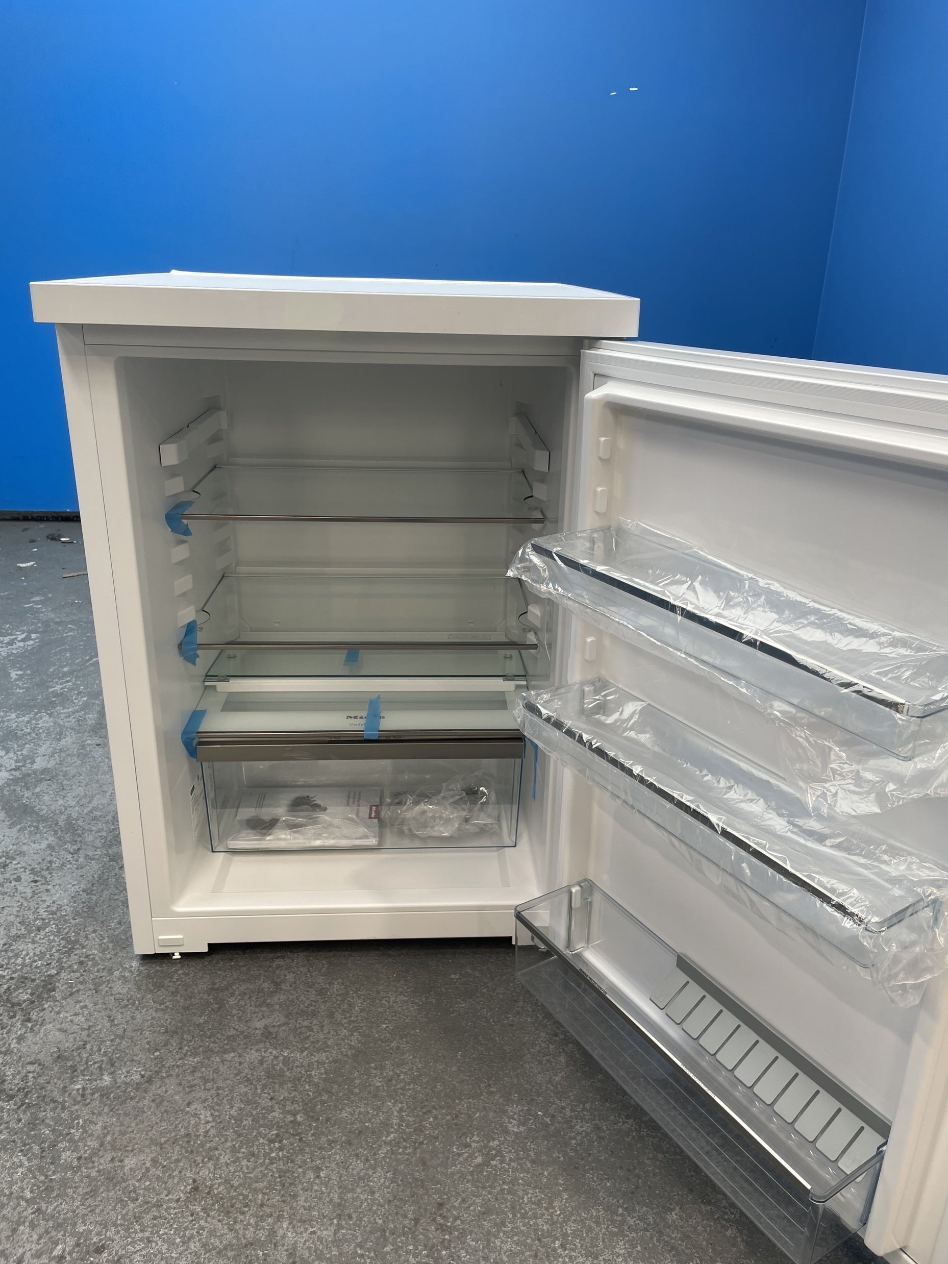 #GRC-158-103 - Miele K 4003 D 141 Litre Undercounter Larder Fridge