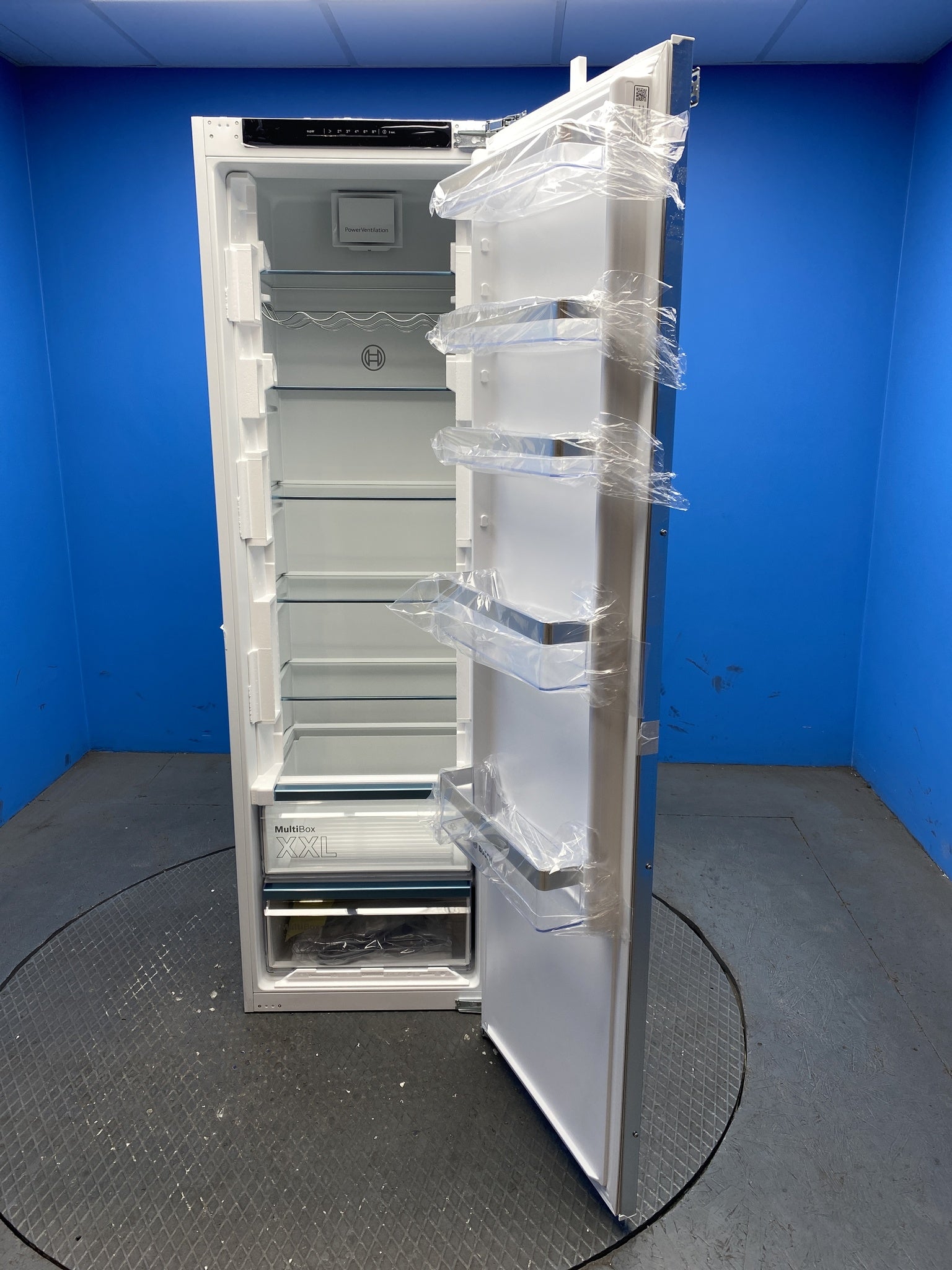 Bosch 310L Integrated Tall Fridge with MultiBox XXL