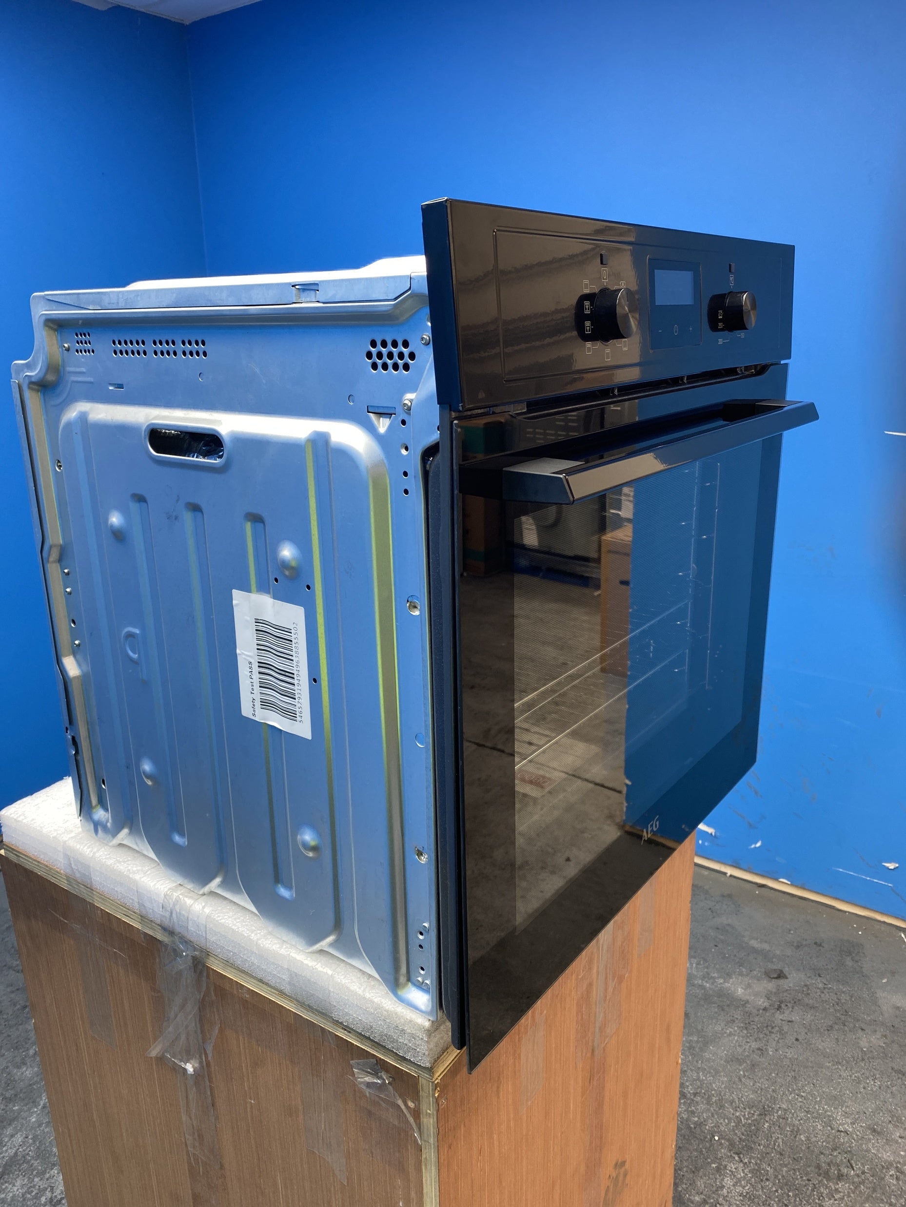 #GRC-155-907 - AEG BEX335011B 3000 SurroundCook Aqua Clean Built-in Oven