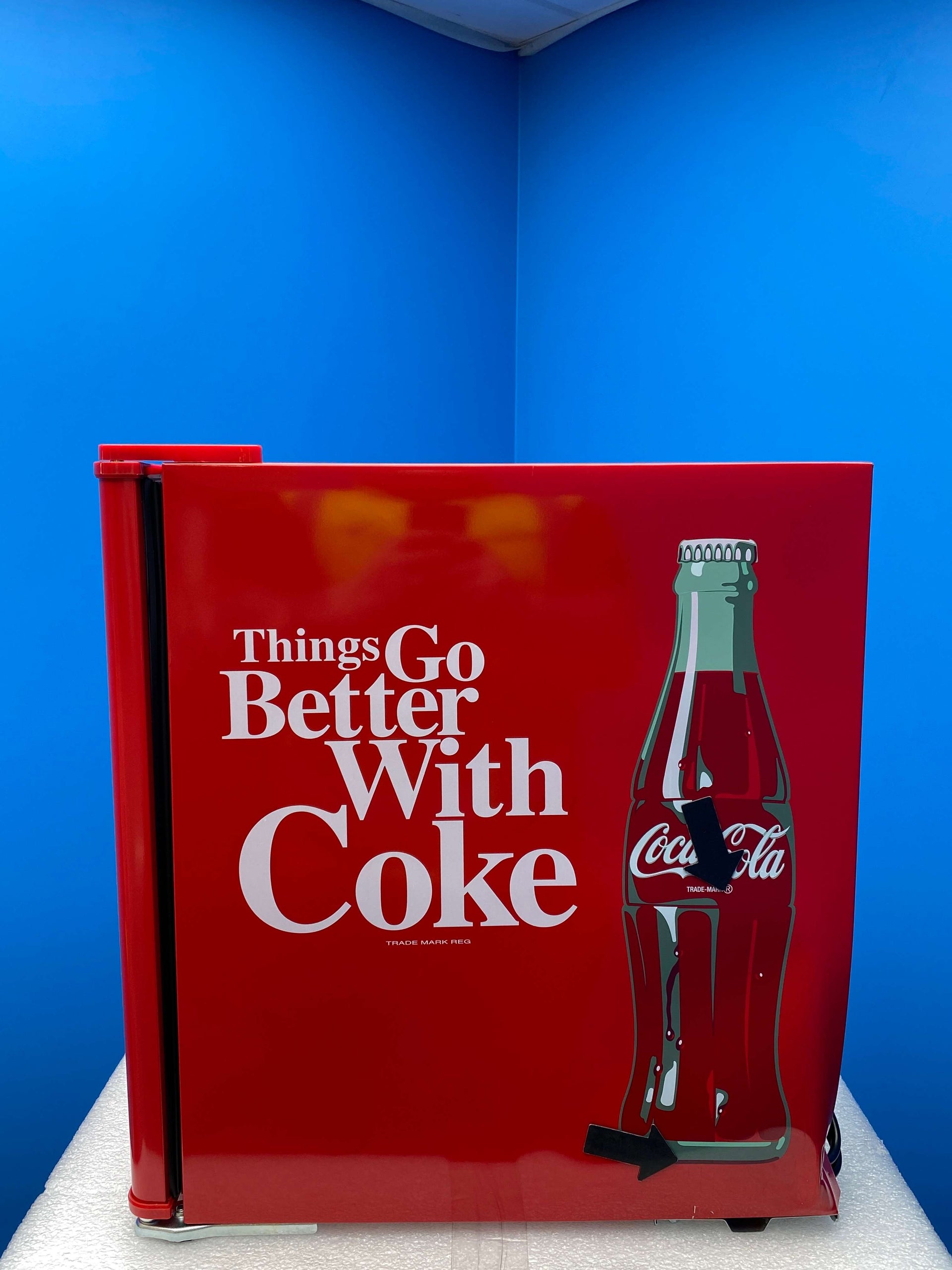 Husky HU0196 Licensed Coca-Cola Mini Drinks Fridge