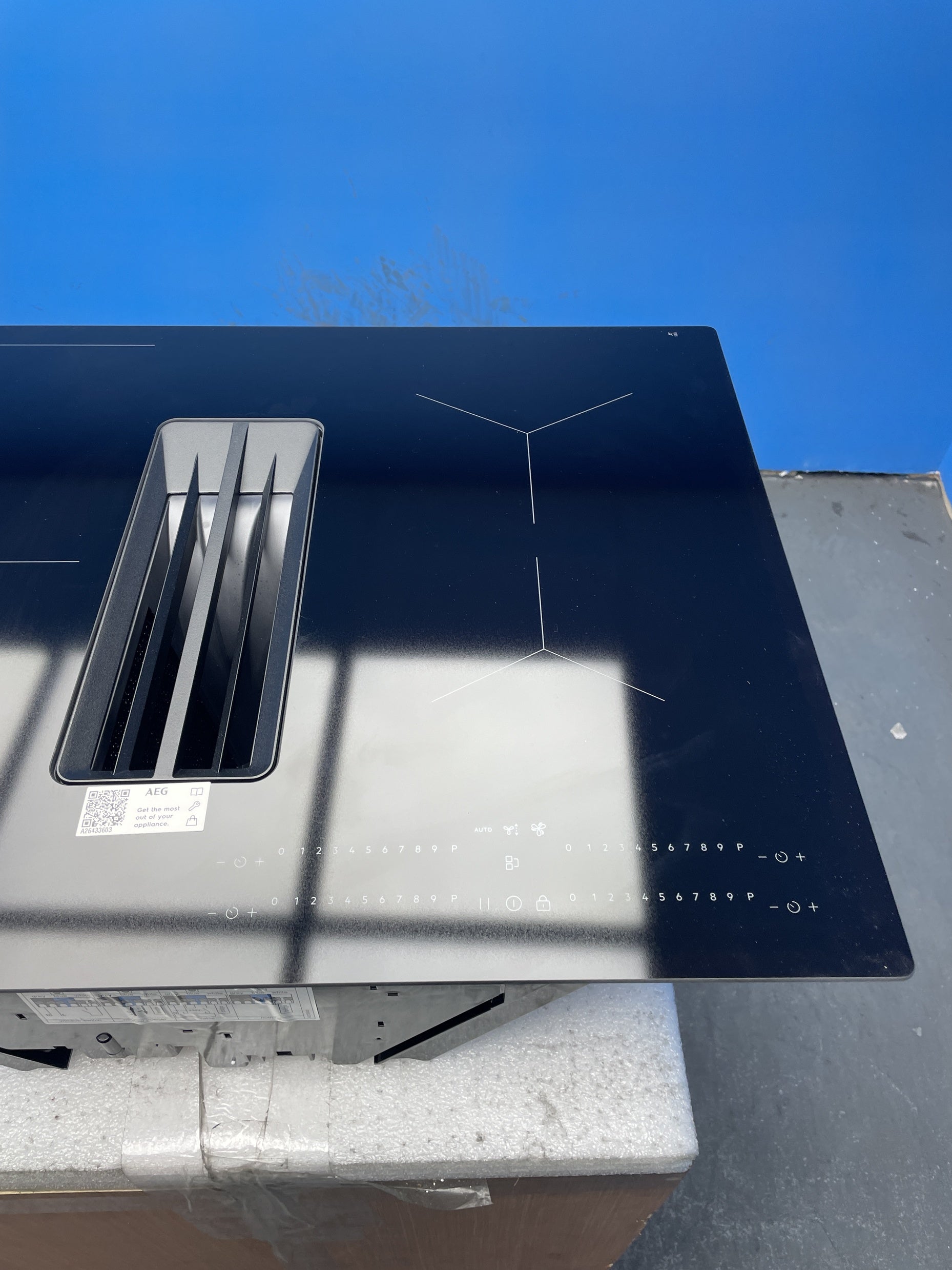 #GRC-154-103 - AEG Series 6000 TCH74B01CB 70cm Hob2Hood Venting Induction Hob