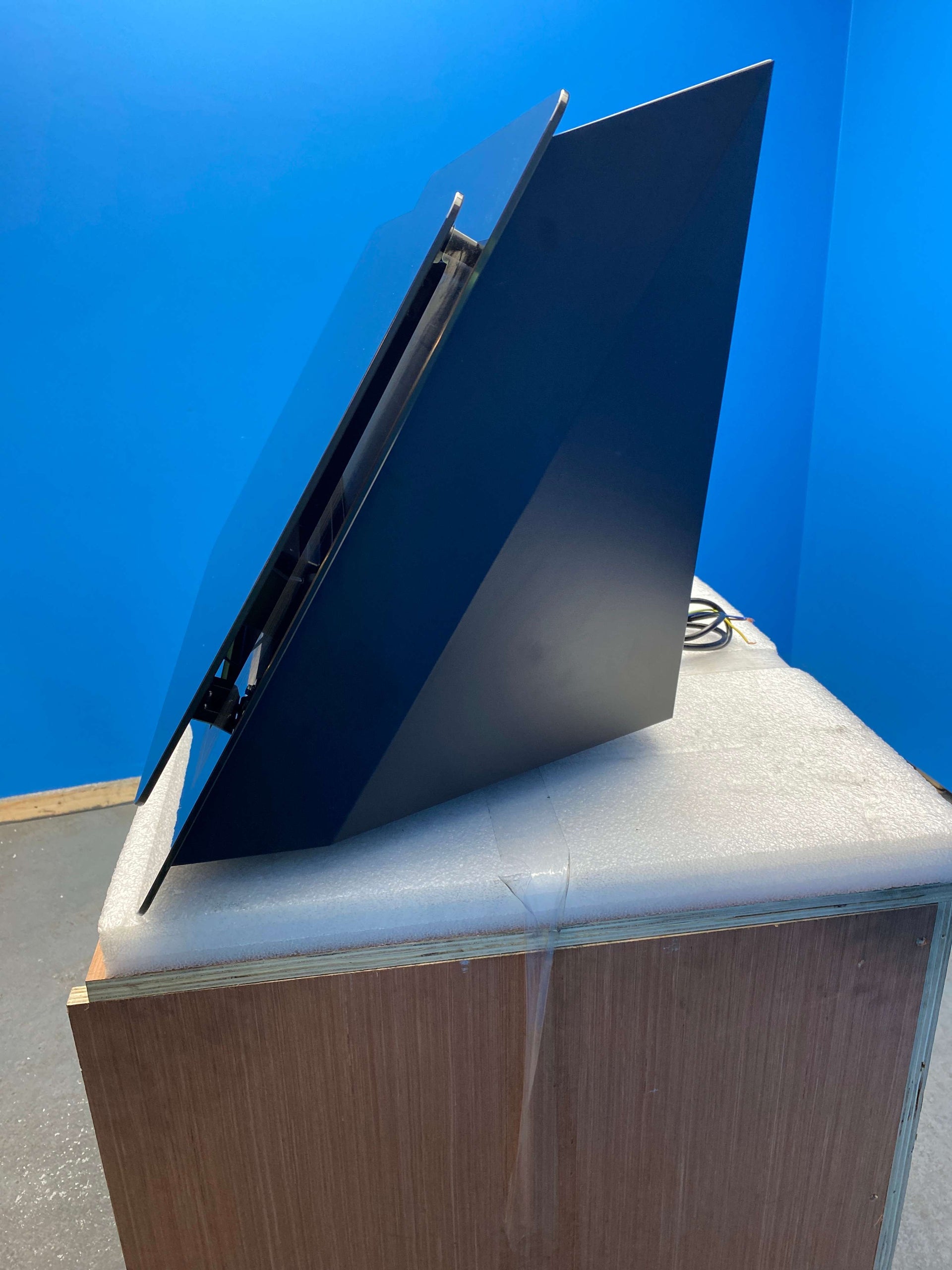Neue NVMA60NN 60cm Angled Glass Cooker Hood