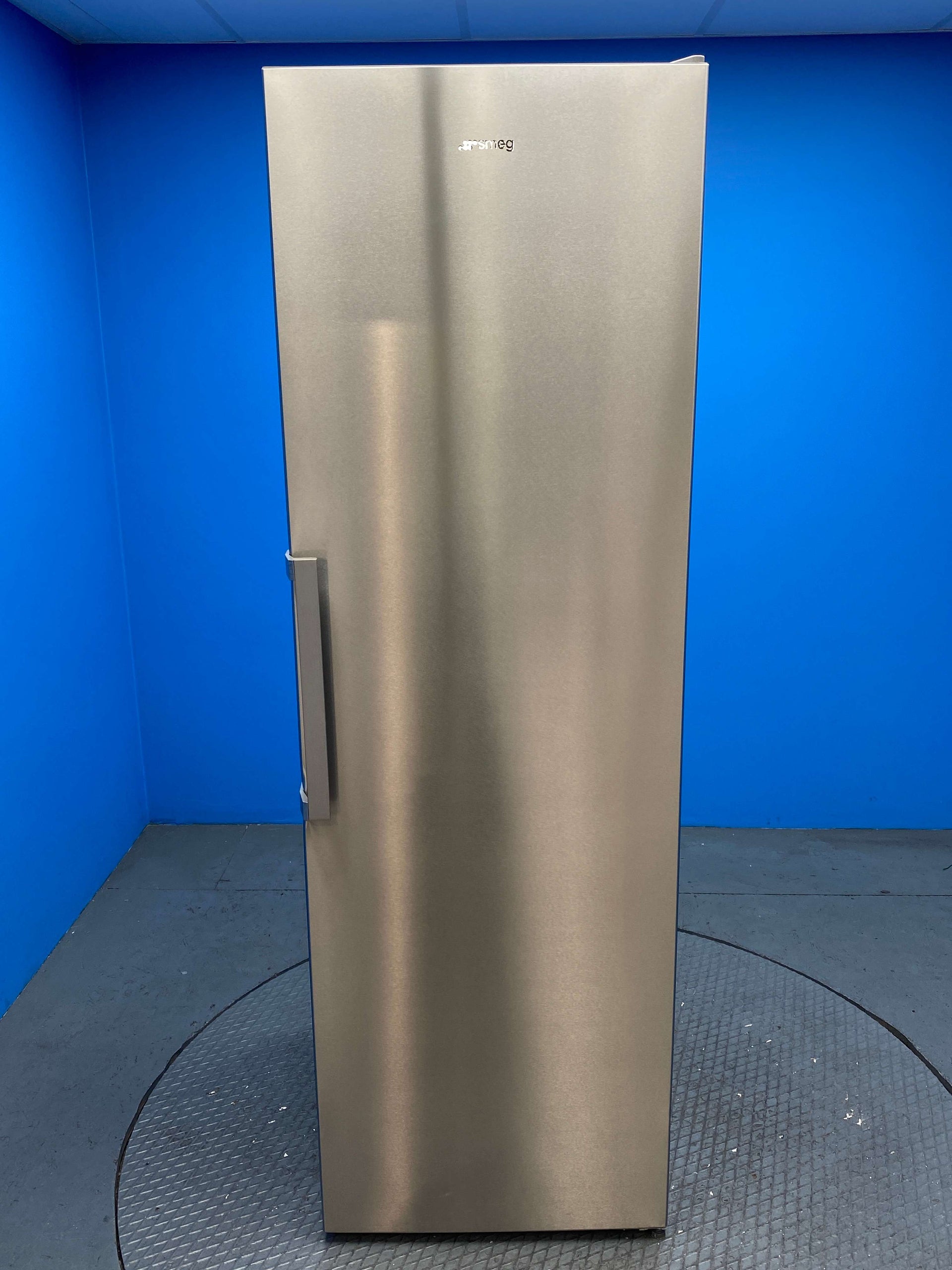 Smeg UKFS18EV2HX 390 Litre Tall Larder Fridge