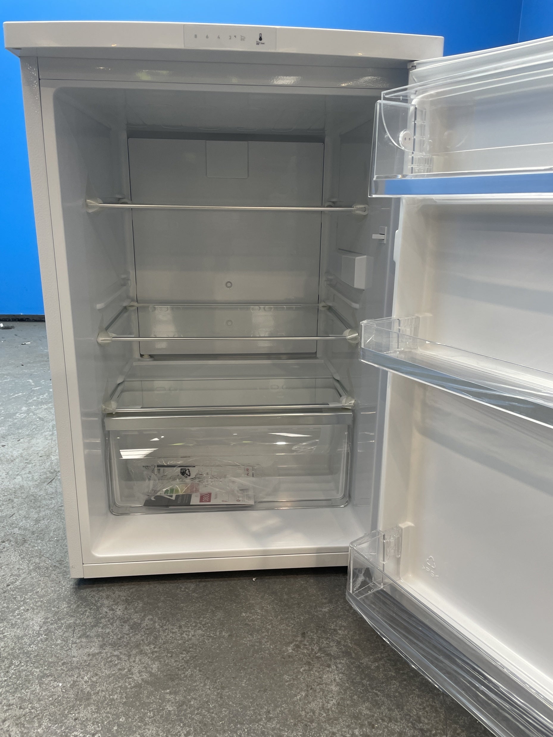#GRC-158-311 - AEG OT5OR141DW 5000 Series Under Counter Larder Fridge