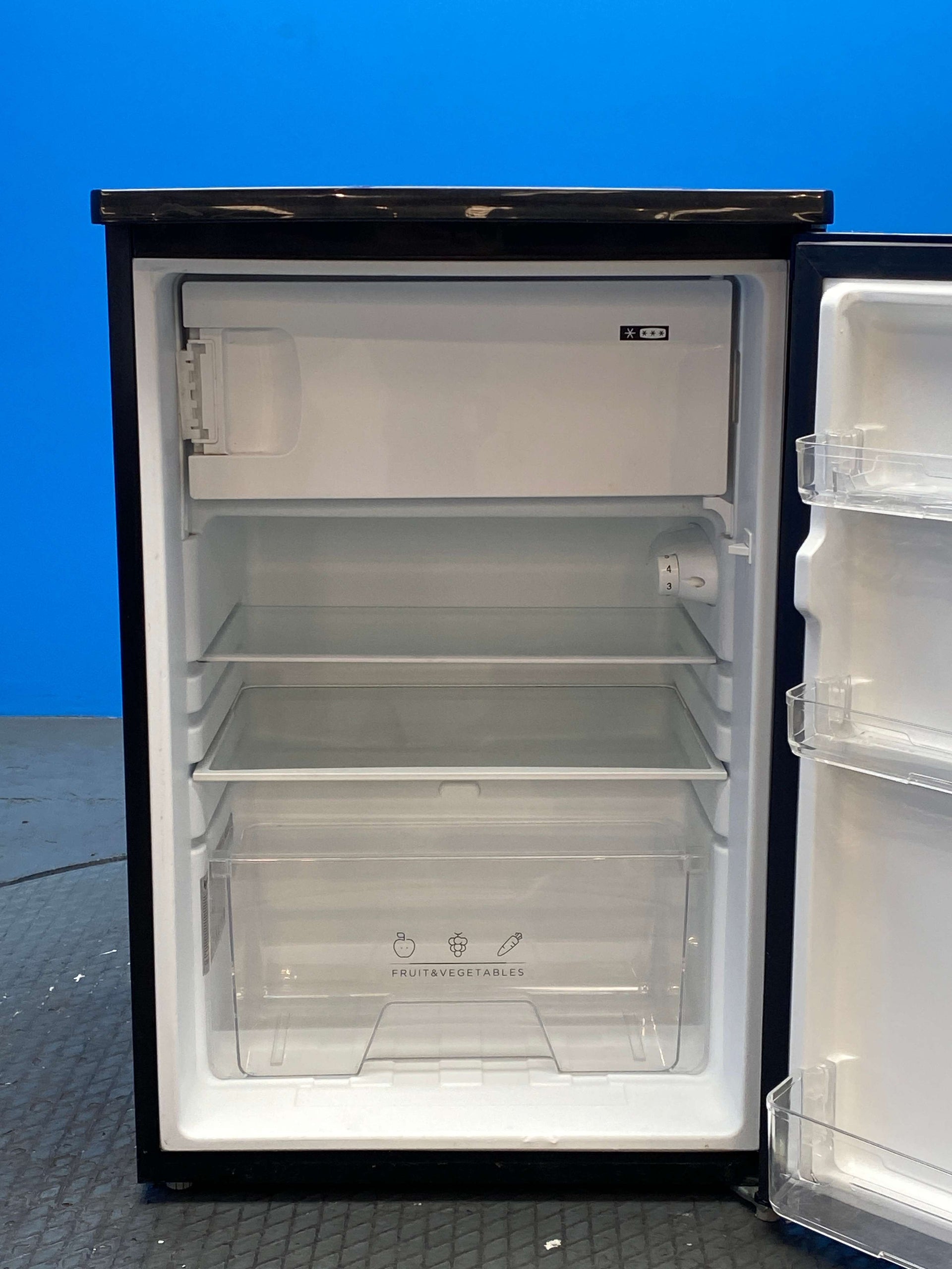 Igenix IG155B 109 Litre Under Counter Fridge with Ice Box