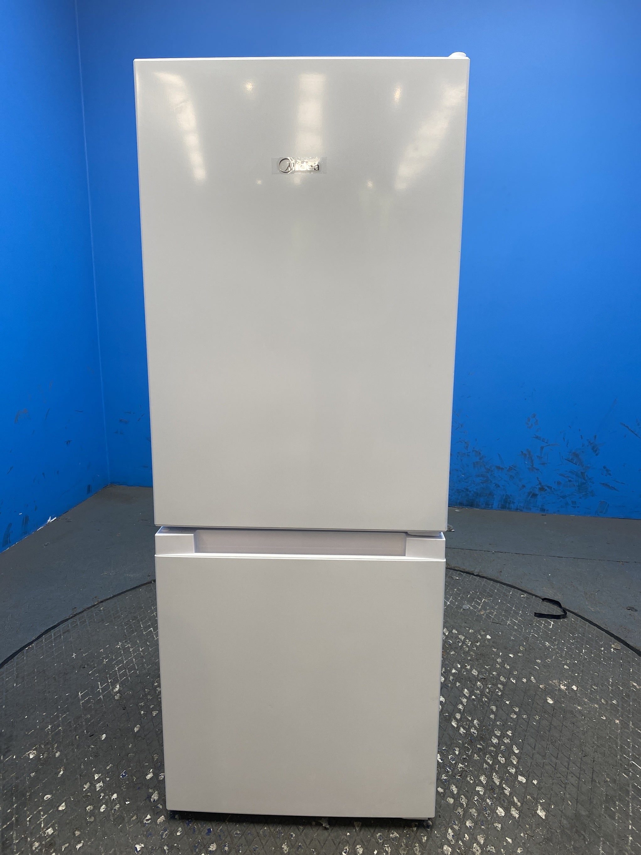 #GRC-158-804 - Midea MDRB202FGE01 47cm Wide Low Frost Combi Fridge Freezer