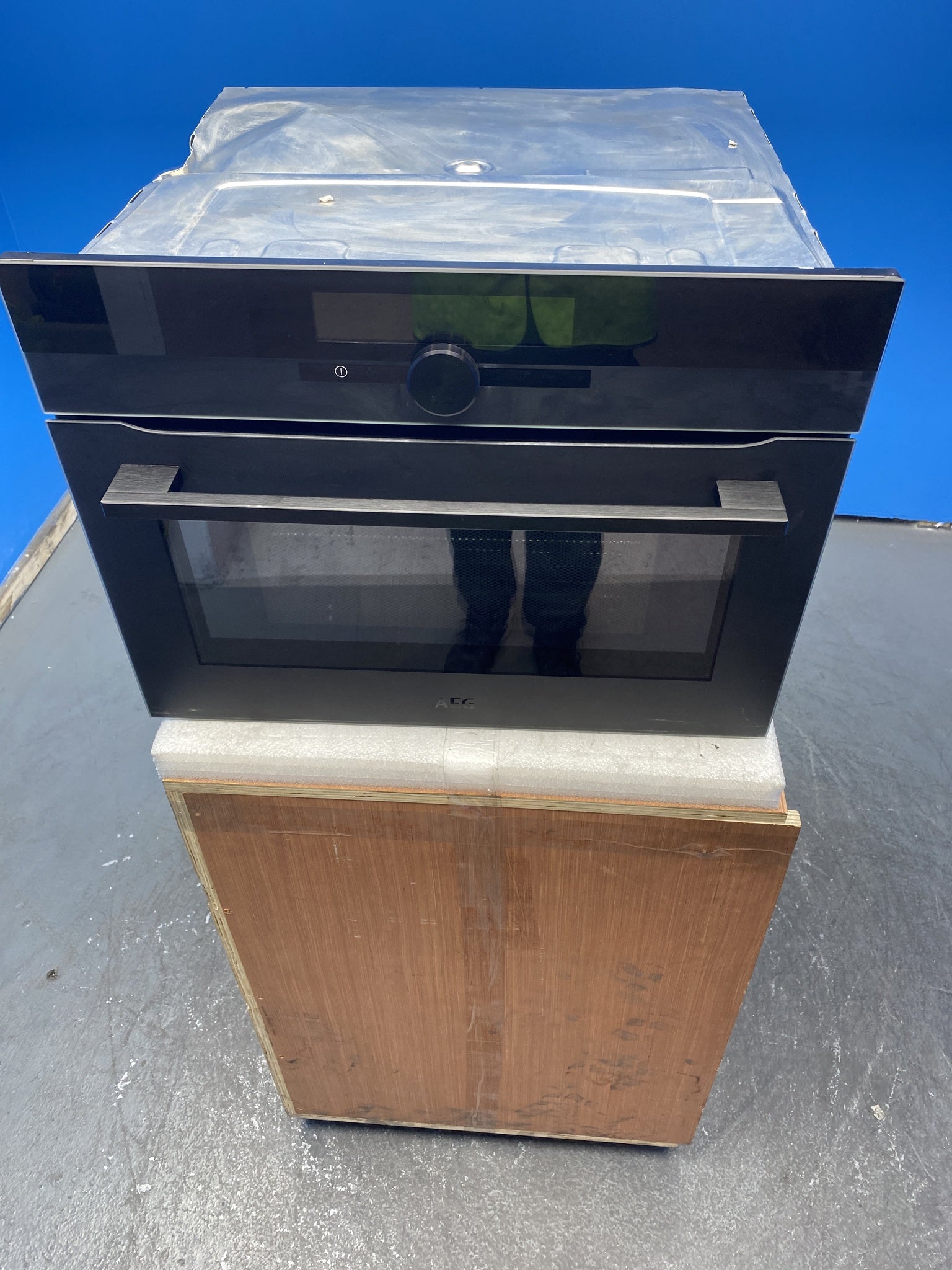 AEG 43L Built In Combi Microwave Matte Black